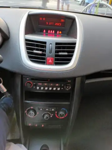 Peugeot 207 view 2