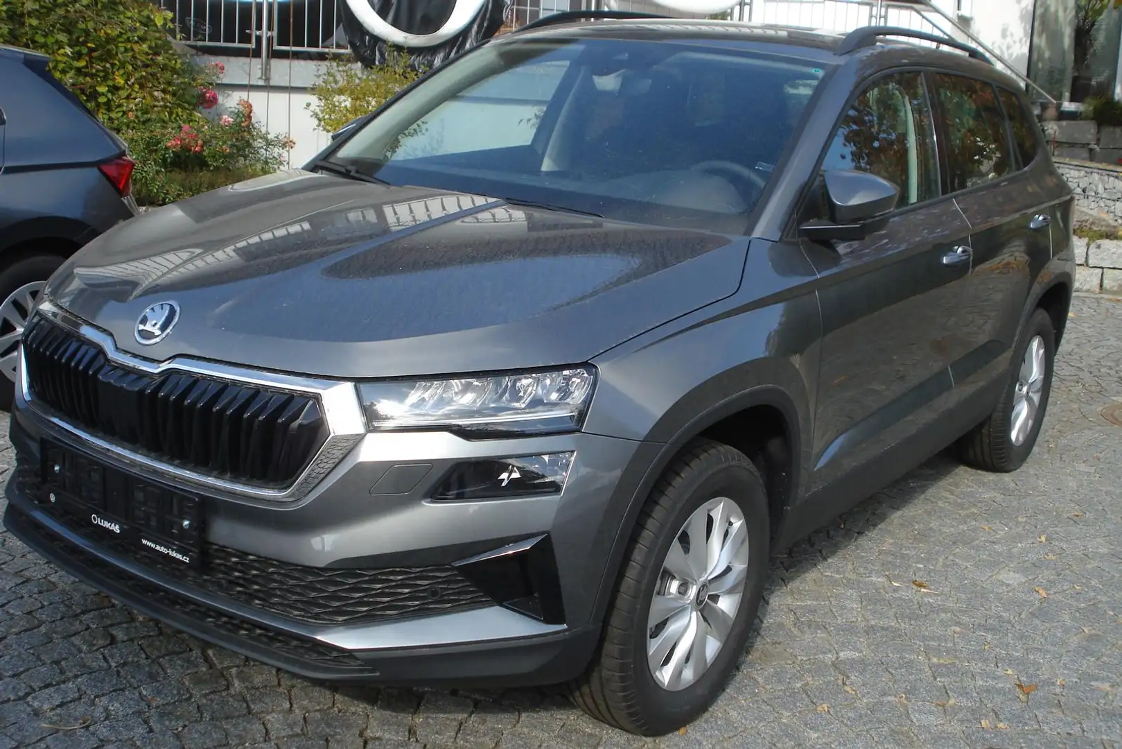 Skoda Karoq LET 130 -Sitzh.-Kessy-SmartLink-el.Heckkl. Grau - 2