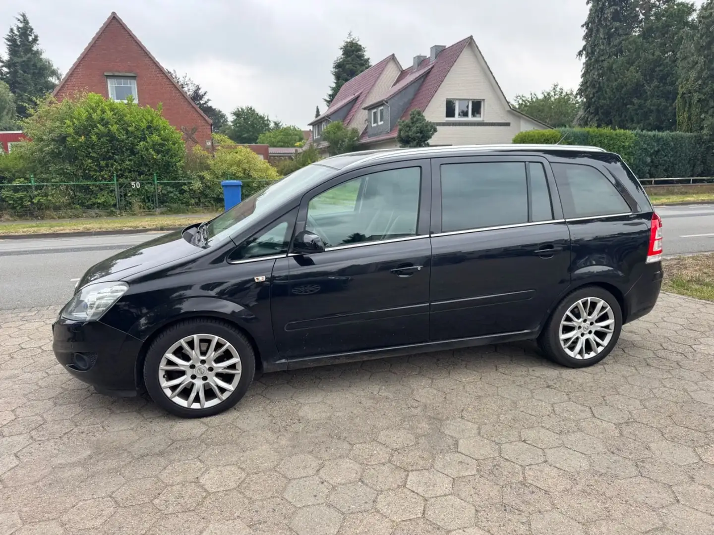 Opel Zafira 1.9 CDTI INNOVATION Automatik 7 Sitze - 1