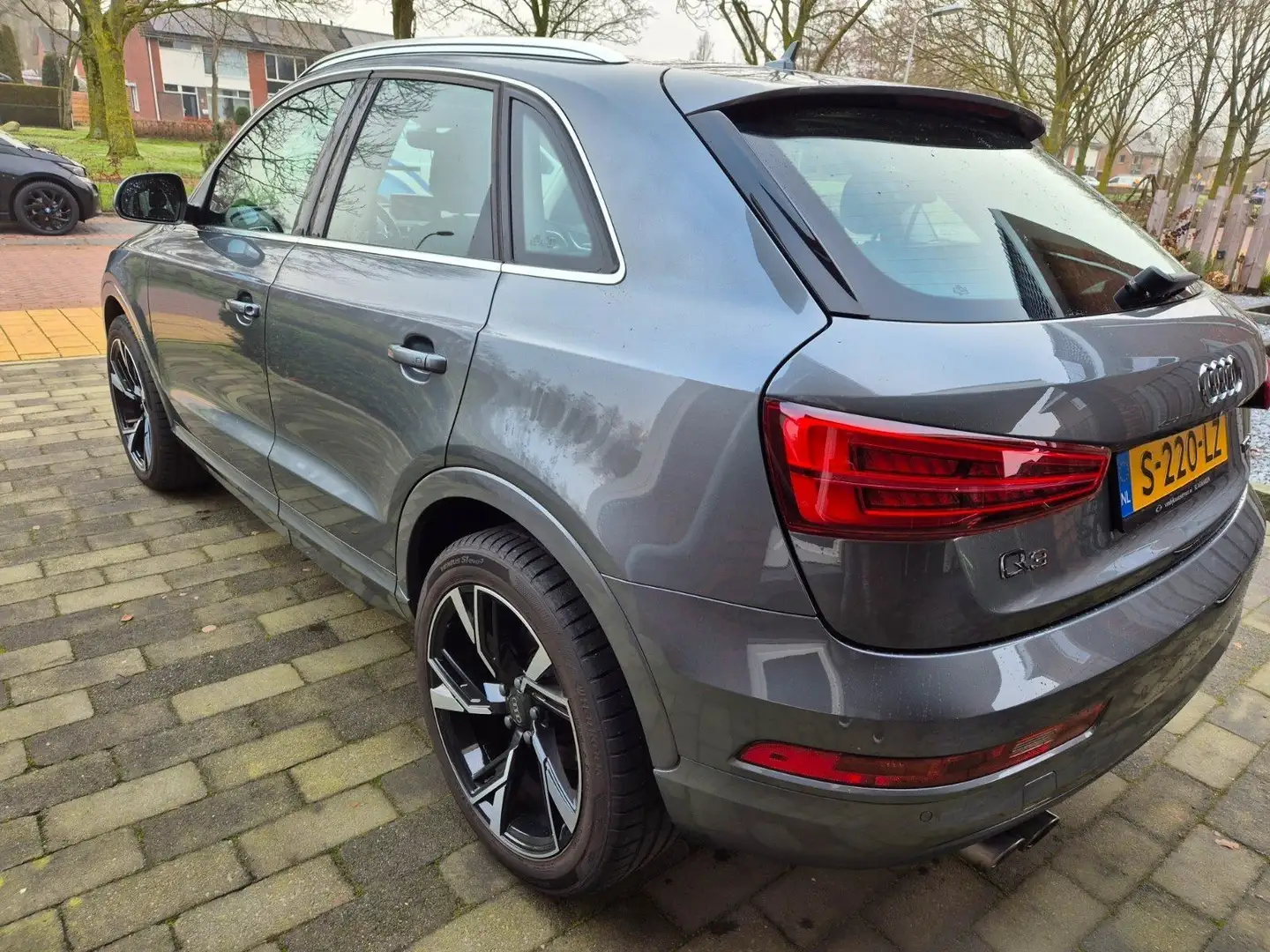 Audi Q3 1.4 TFSI CoD Sp.PrL Šedá - 1