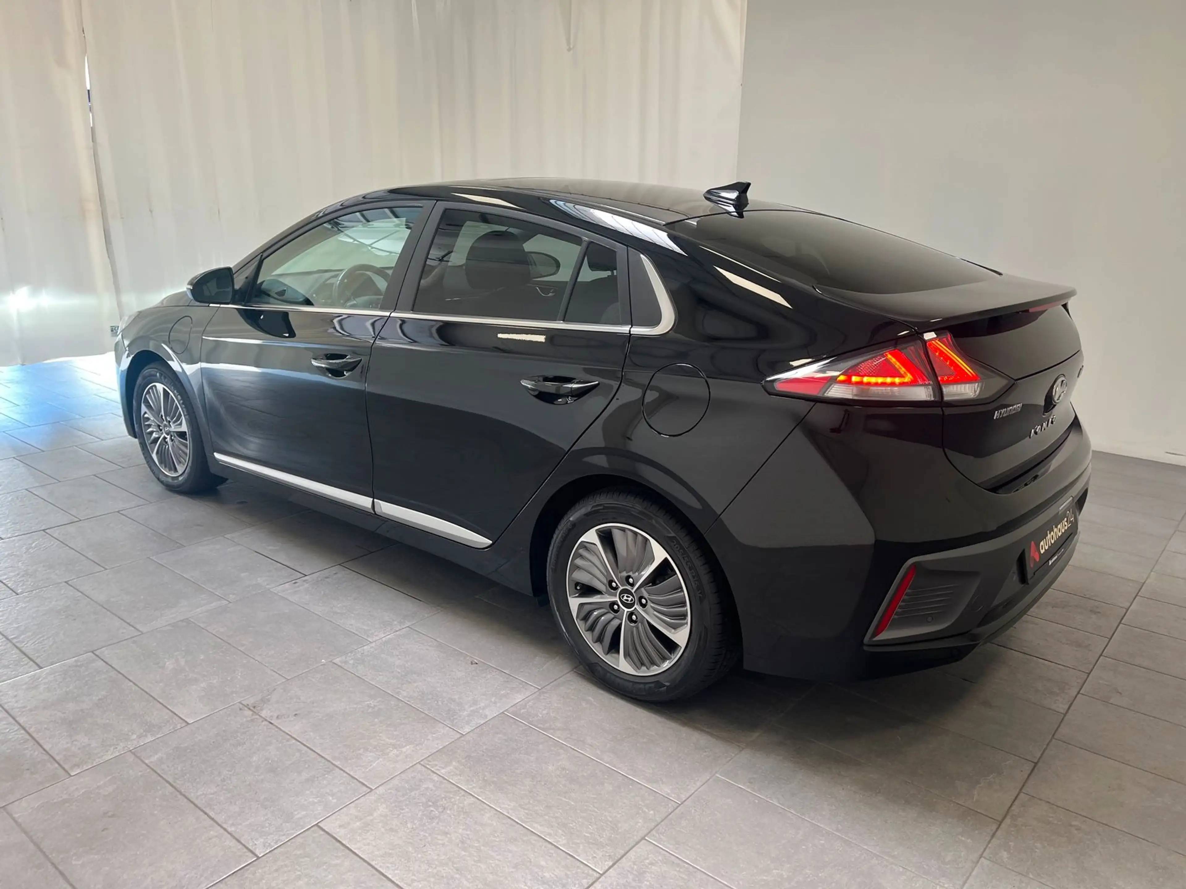 Hyundai IONIQ 1.6 PHEV Style LED|Navi|PDC|Sitzhz|Kamera — photo 4
