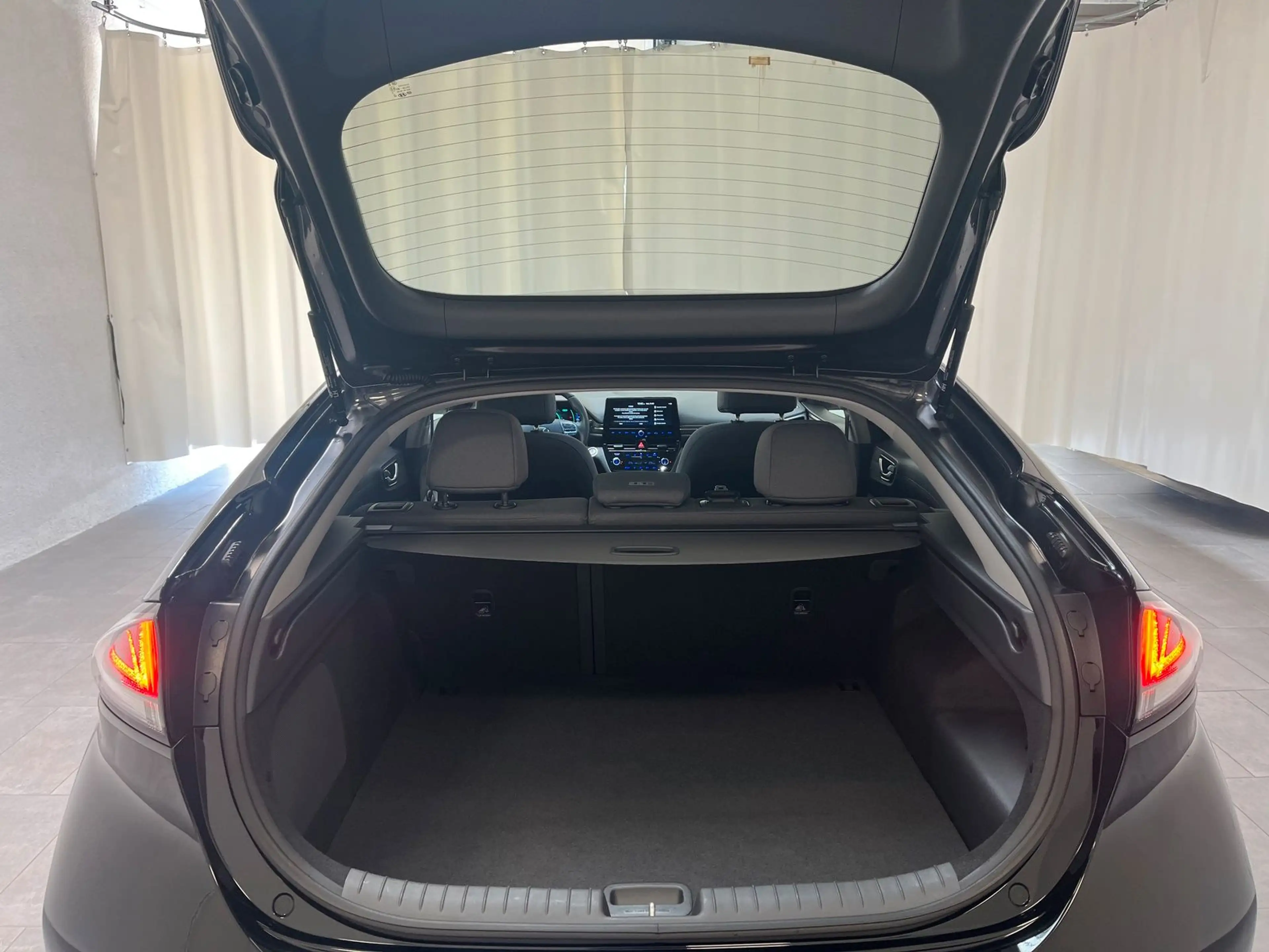 Hyundai IONIQ 1.6 PHEV Style LED|Navi|PDC|Sitzhz|Kamera — photo 6