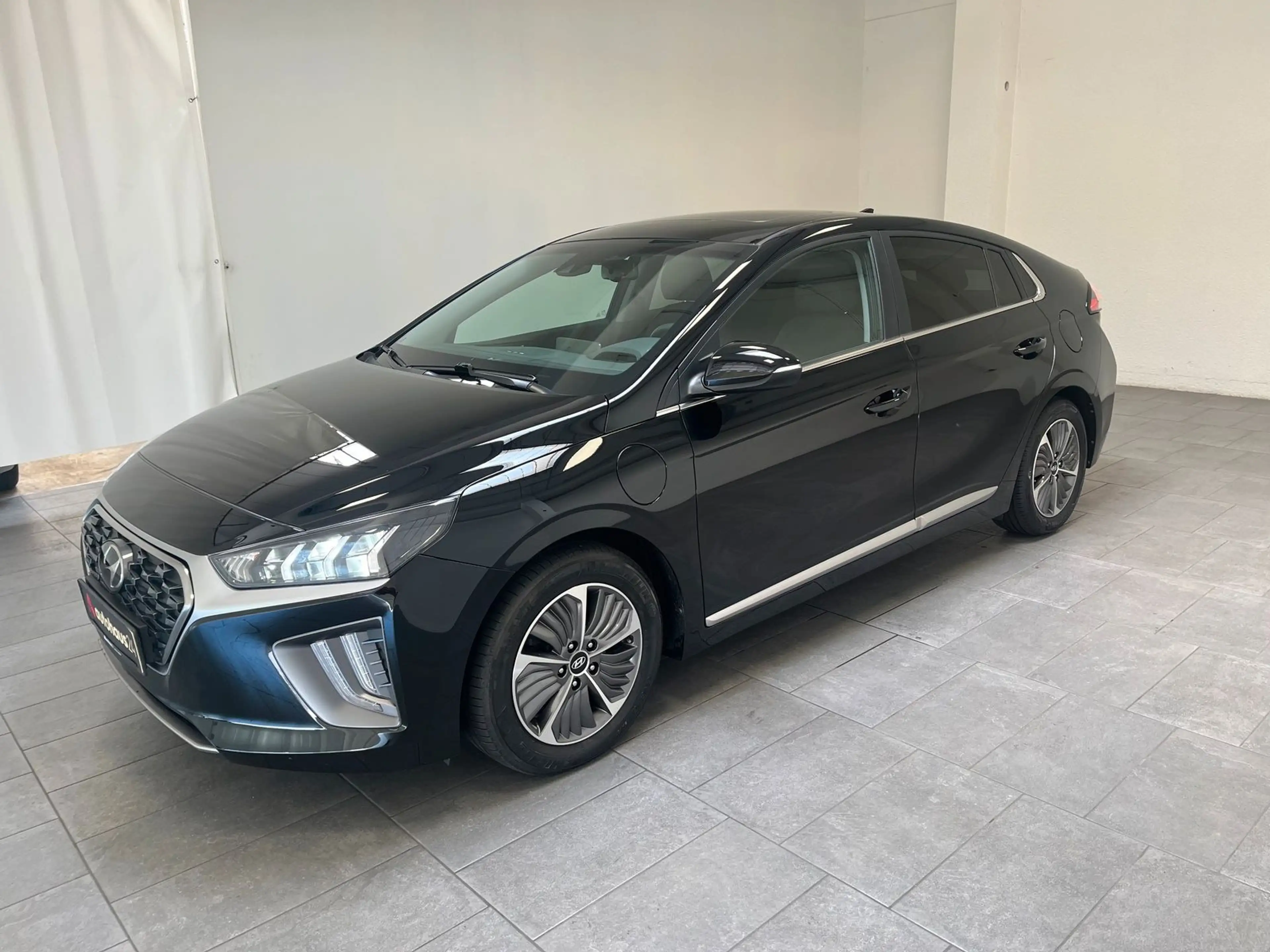 Hyundai IONIQ 1.6 PHEV Style LED|Navi|PDC|Sitzhz|Kamera — photo 3