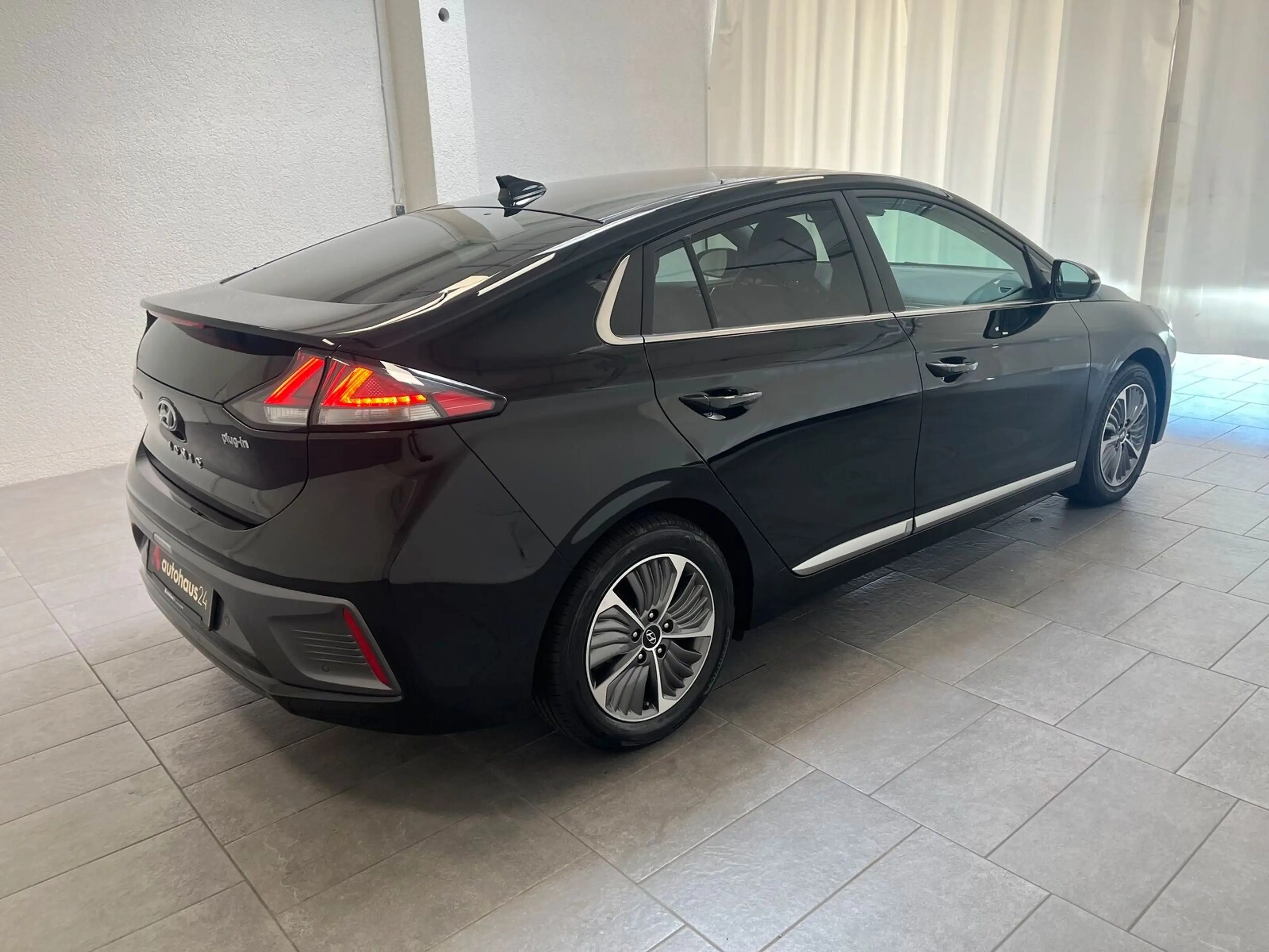 Hyundai IONIQ 1.6 PHEV Style LED|Navi|PDC|Sitzhz|Kamera — photo 5