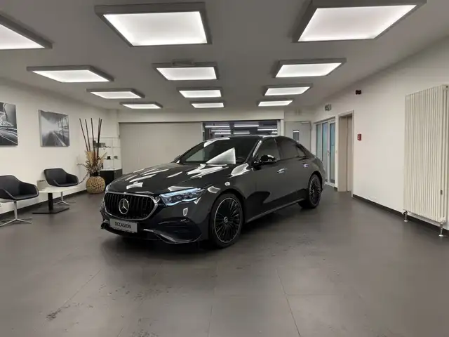 Mercedes-Benz E 220 d 163 CV / 120 kW AMG Line Premium Auto.