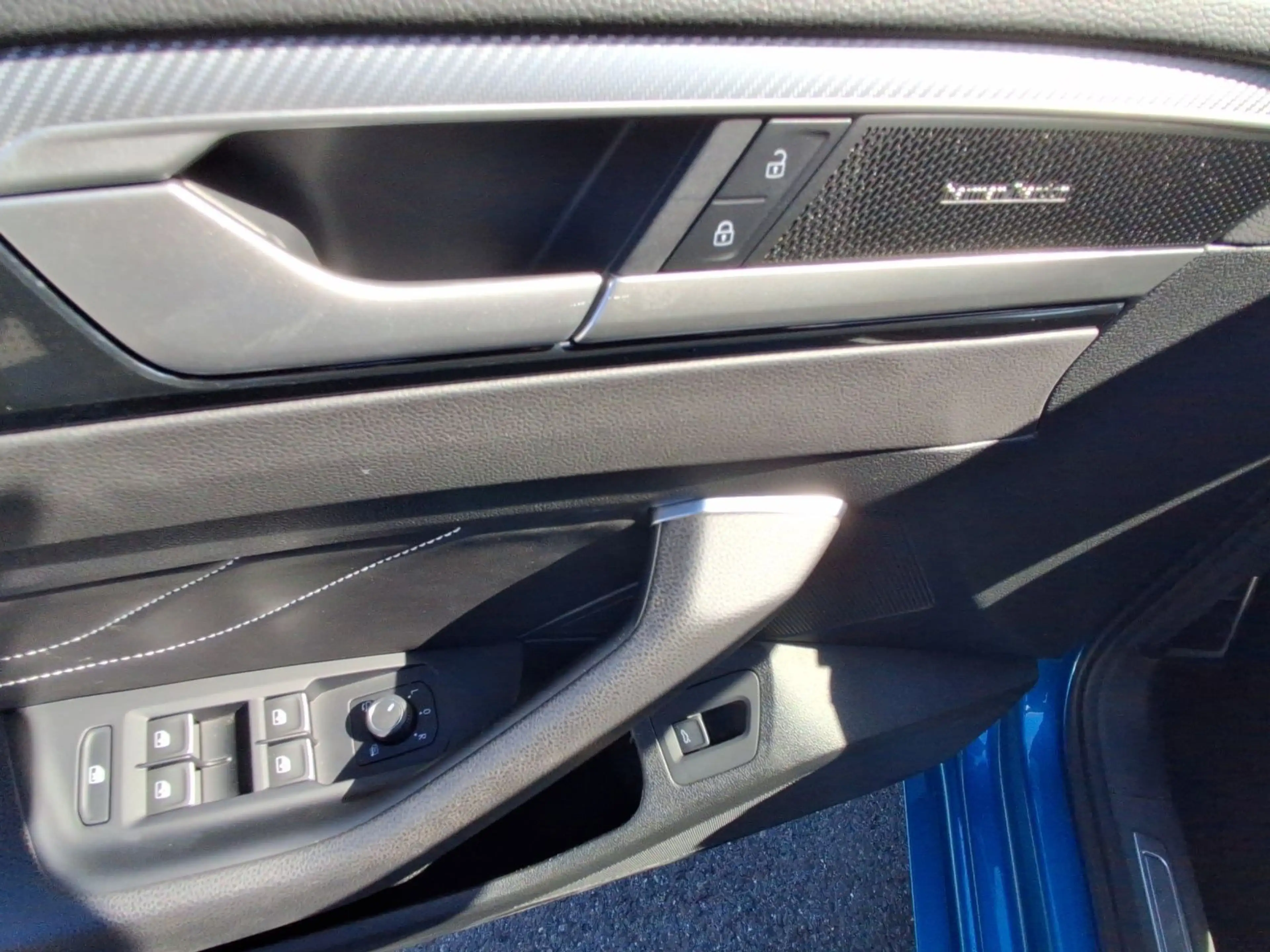 Volkswagen Arteon 2.0 TDI DSG 4M R-LINE LM20 — photo 8
