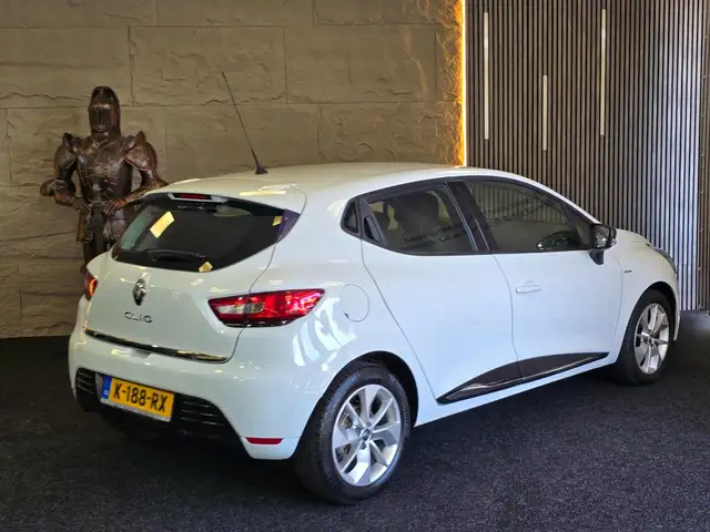 Renault Clio view 2
