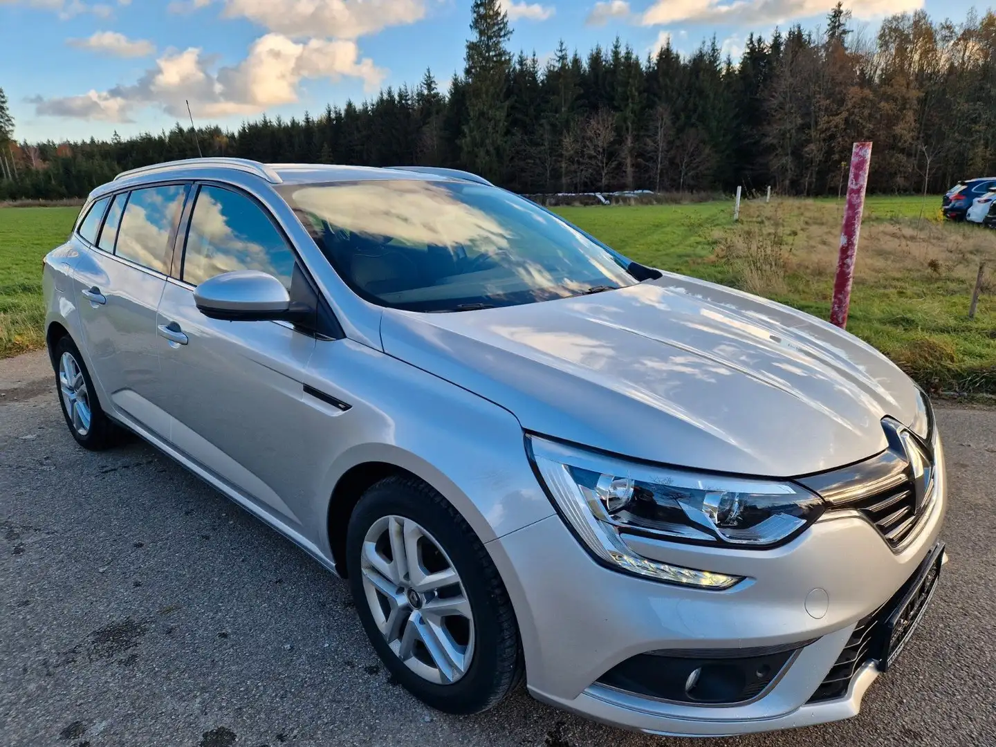 Renault Megane IV Grandtour Business Edition Grau - 1