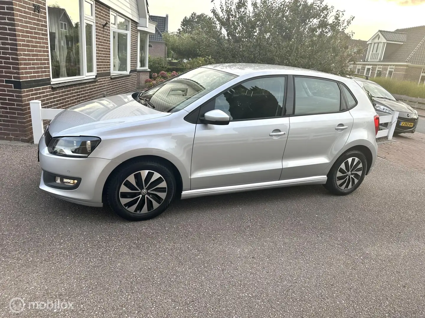 Volkswagen Polo 1.0 TSI 95PK BlueMotion Edition CARPLAY NAVIGATIE Gris - 2