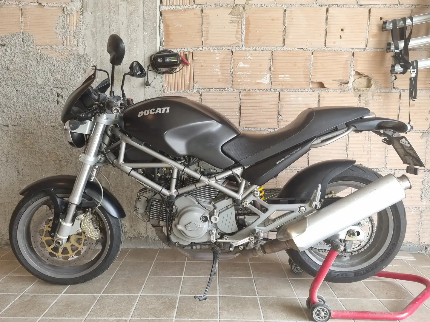 Ducati Monster 620 Dark 620 I.E. crna - 1