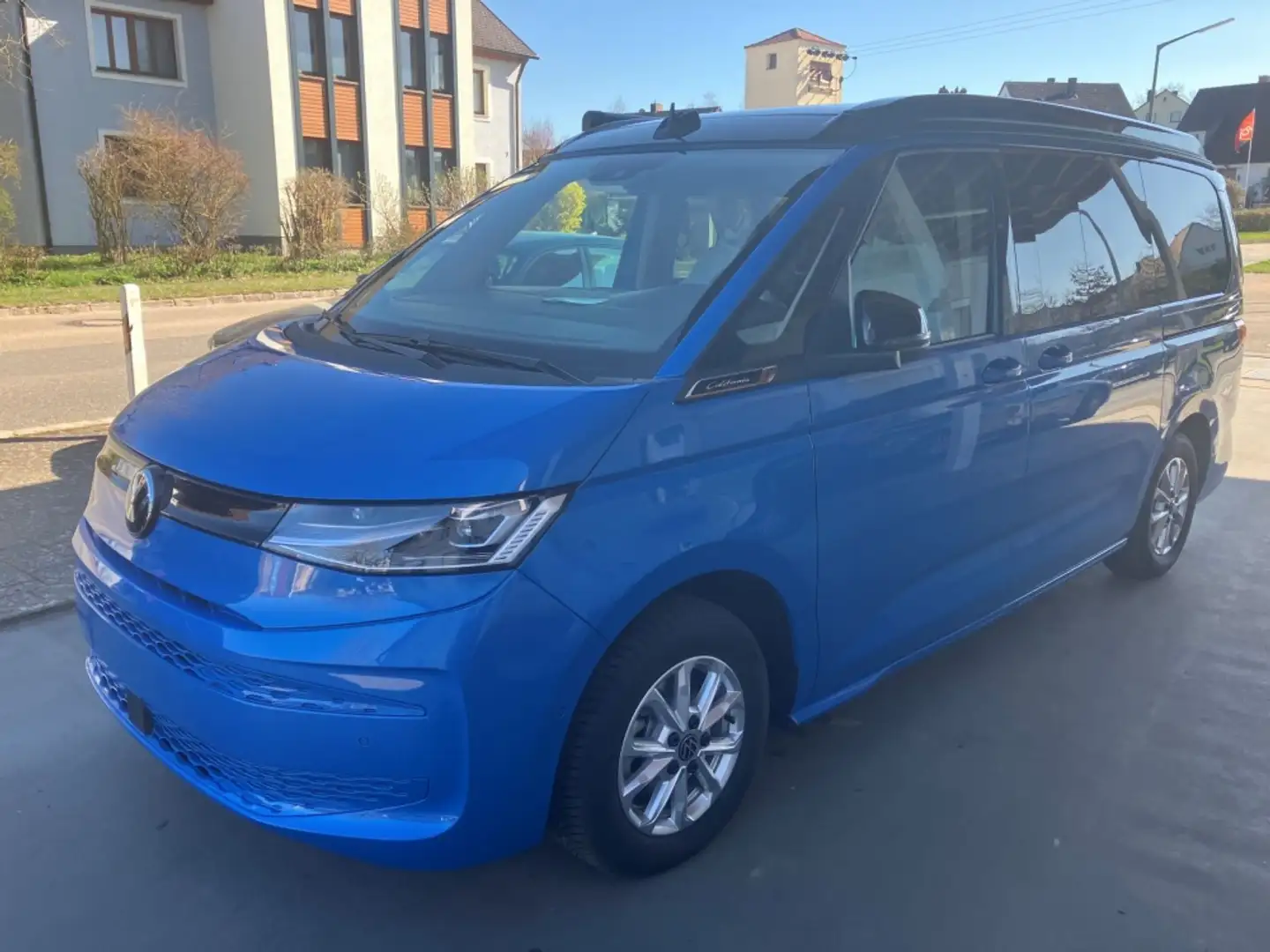 Volkswagen T7 California 2,0TDI DSG Beach Camper GV5 Komfort Bleu - 1