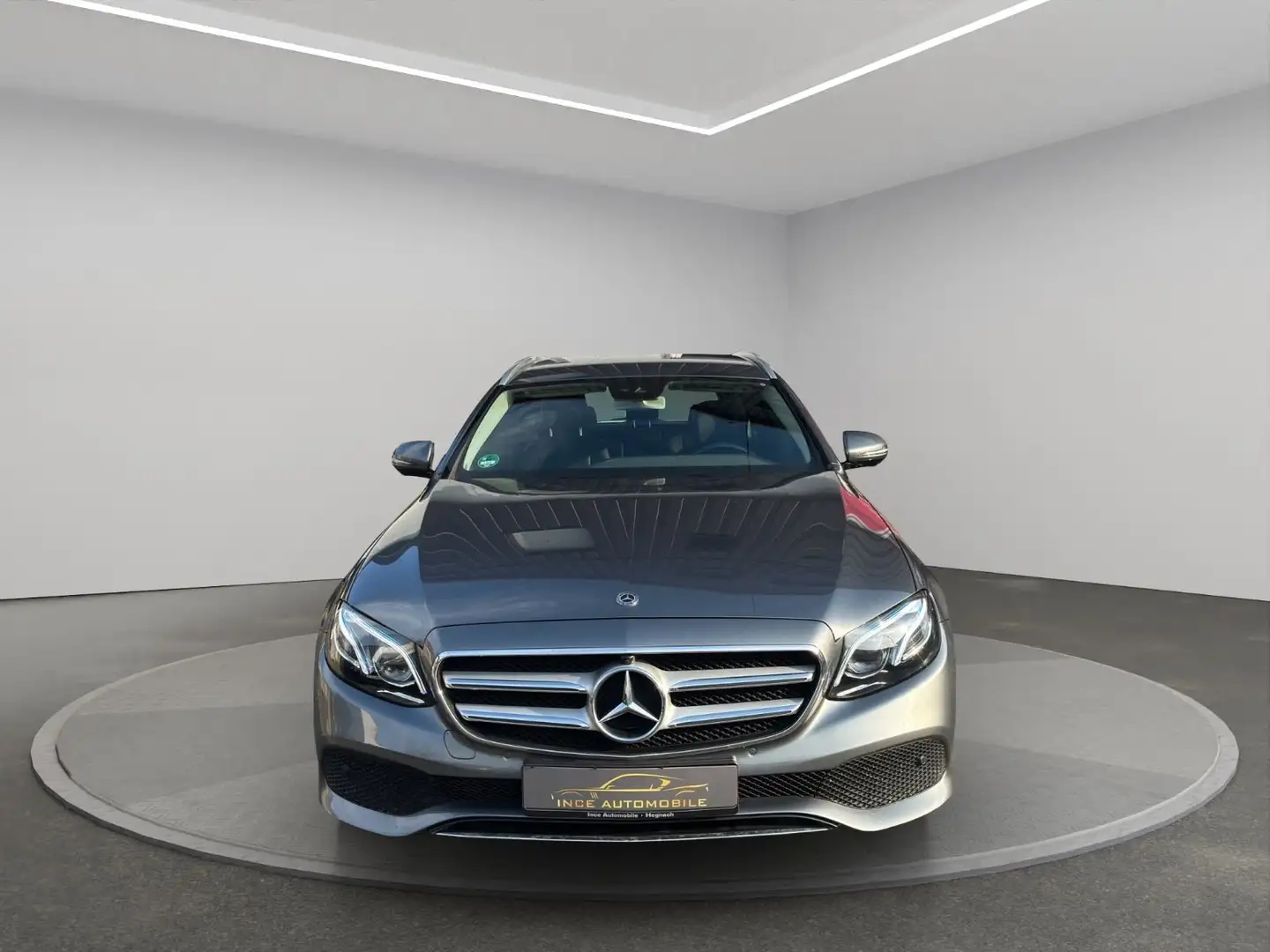 Mercedes-Benz E 250 E -Klasse T-Modell E 250*2 Hand*360° Kamera* Šedá - 2