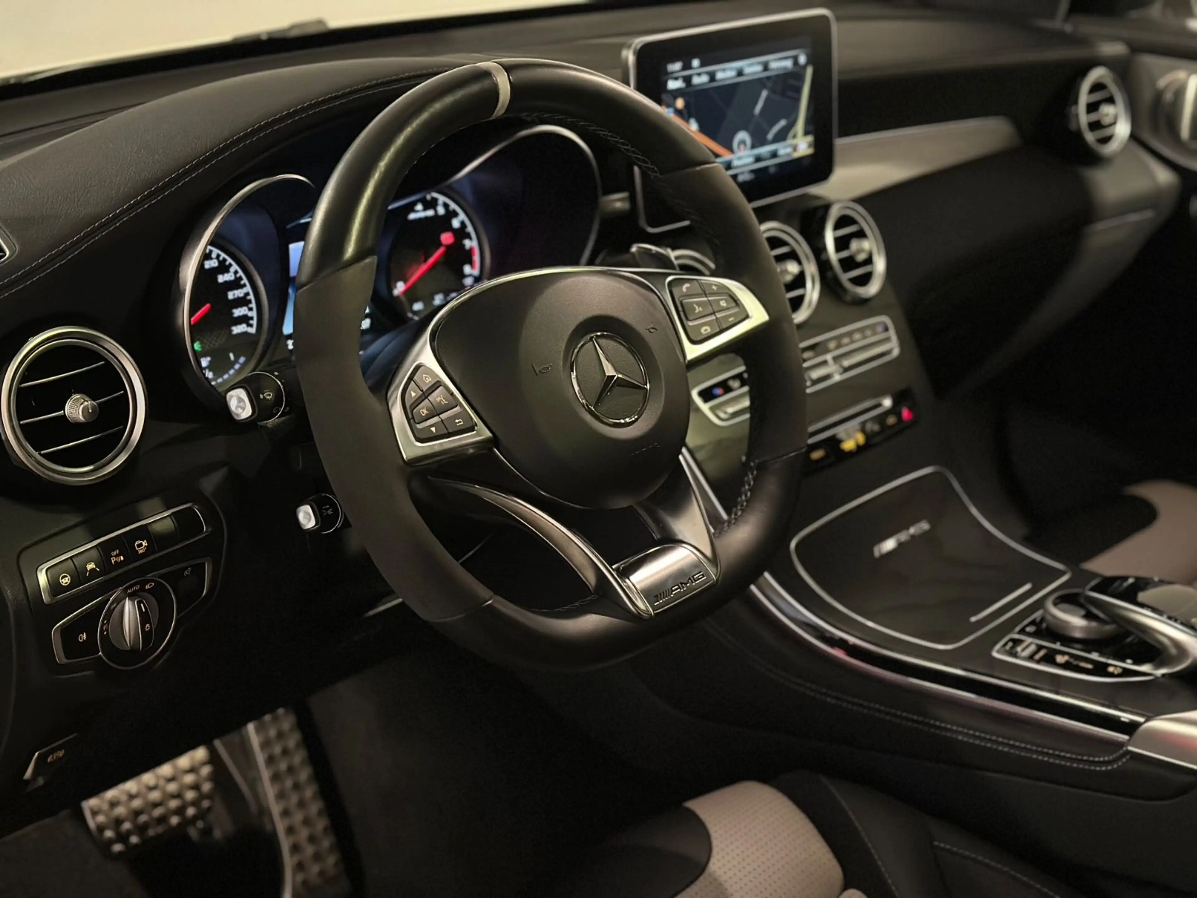 Mercedes-Benz GLC 63 AMG 4Matic Coupe *V8,Burmester,Pano,360°* — photo 13