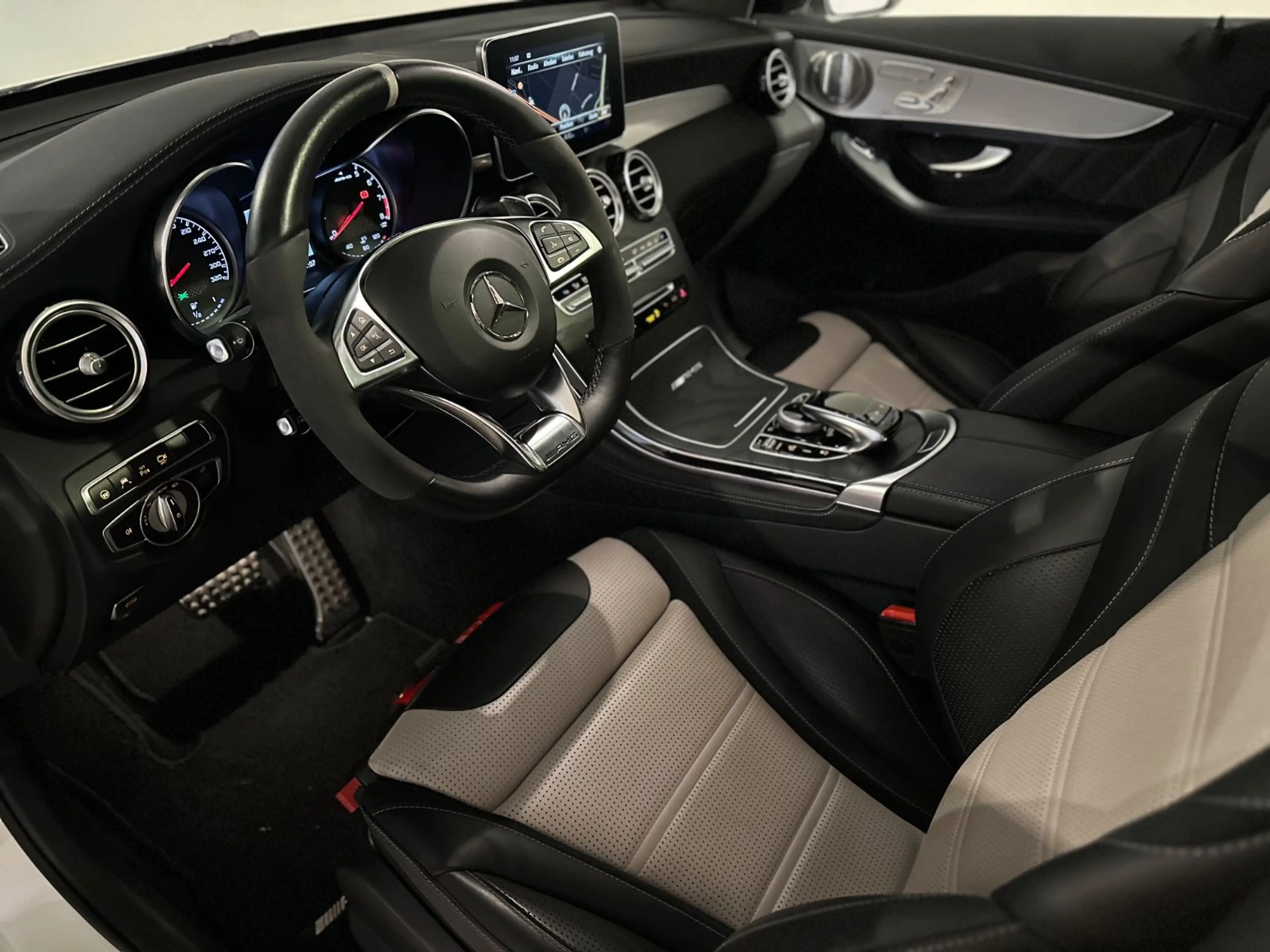 Mercedes-Benz GLC 63 AMG 4Matic Coupe *V8,Burmester,Pano,360°* — photo 12