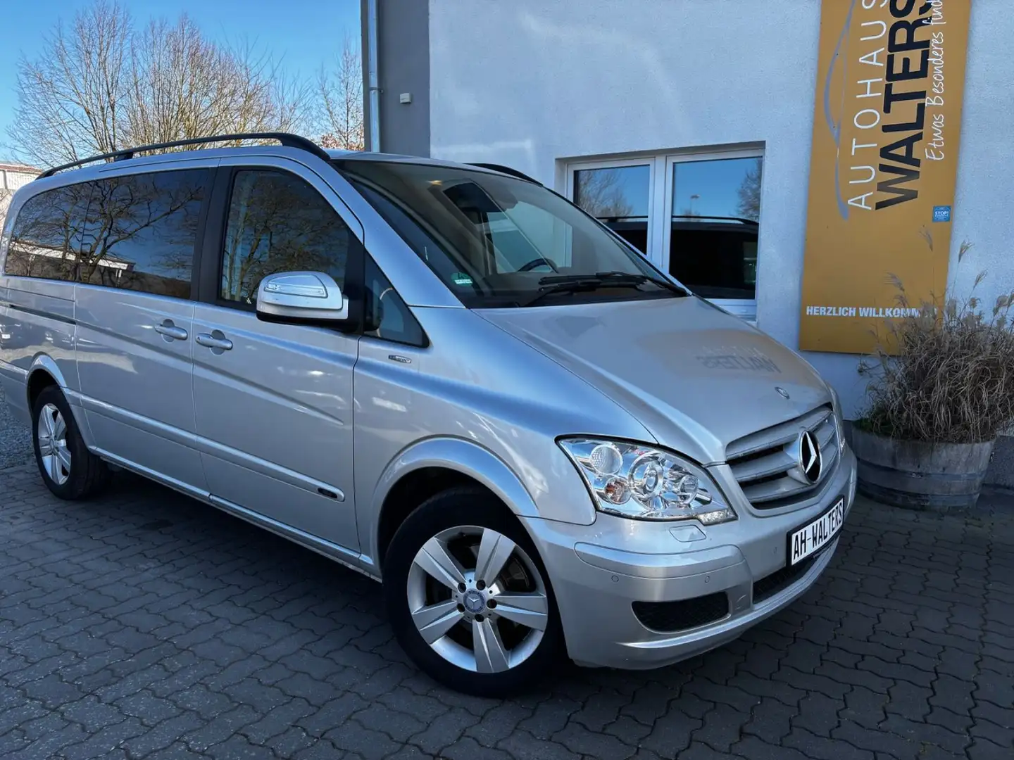Mercedes-Benz Viano 2.2 CDI Edition lang = Automatik - Navi = Silber - 1