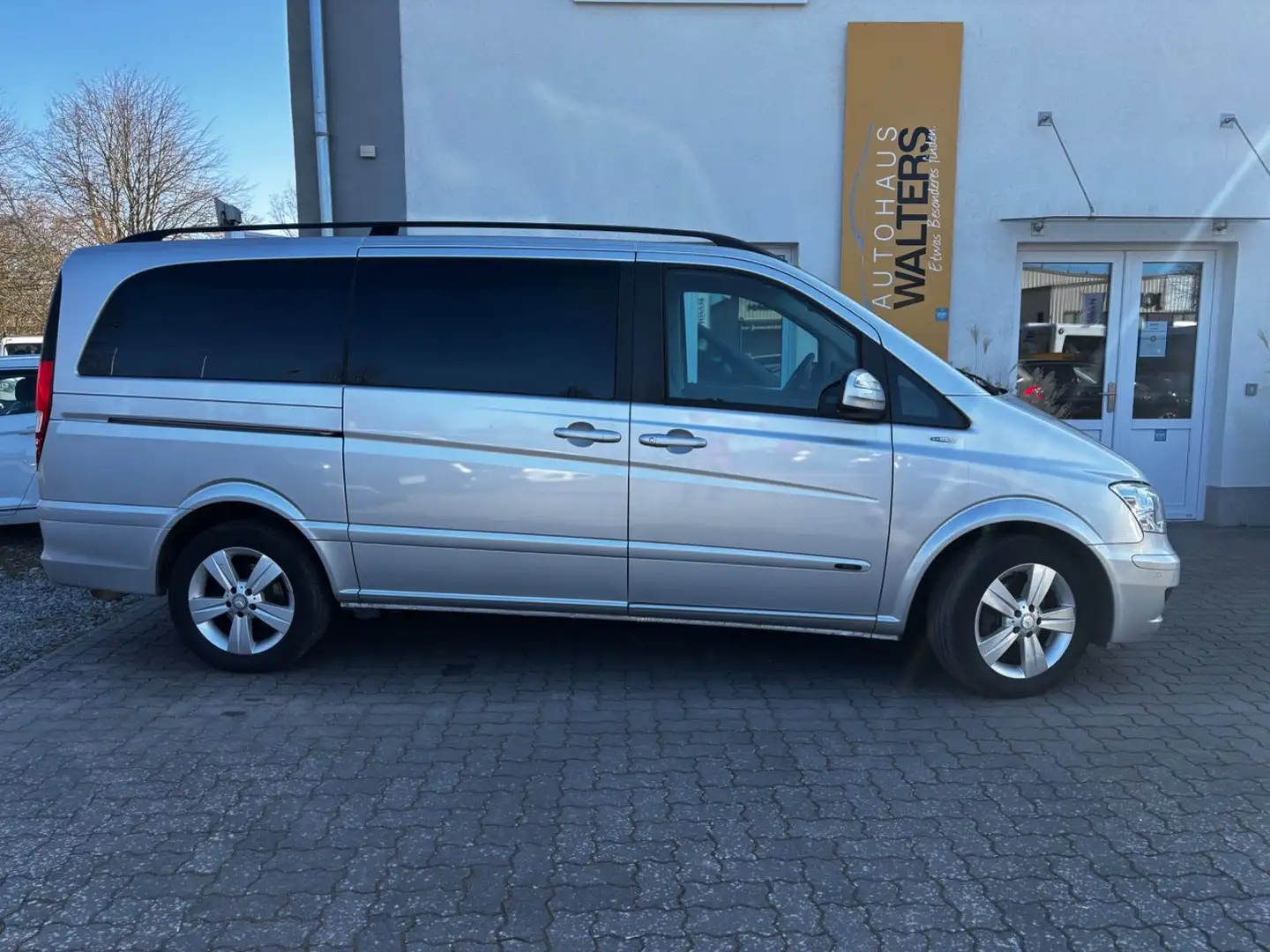 Mercedes-Benz Viano 2.2 CDI Edition lang = Automatik - Navi = Silber - 2