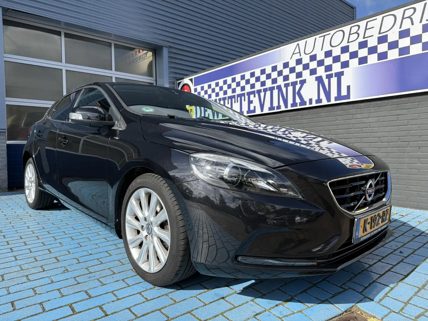 Volvo V40 1.6 T2 CRUISE NAVI LED STOELVERW. Zwart - 1