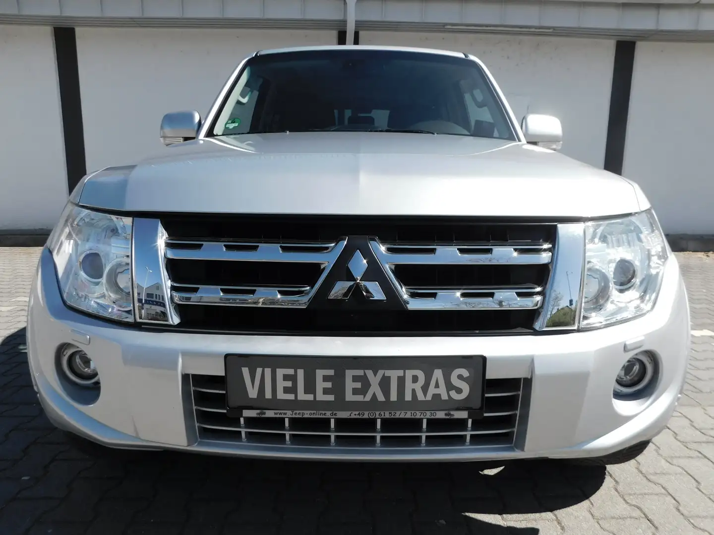 Mitsubishi Pajero 3.2 DI-D Instyle 7 Sitzer+AHK Dis.Scheiben+Breitr. Silber - 1