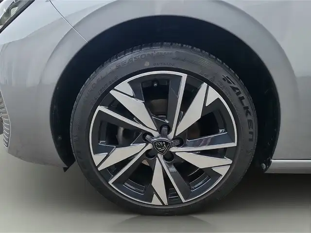 Peugeot 308 view 11