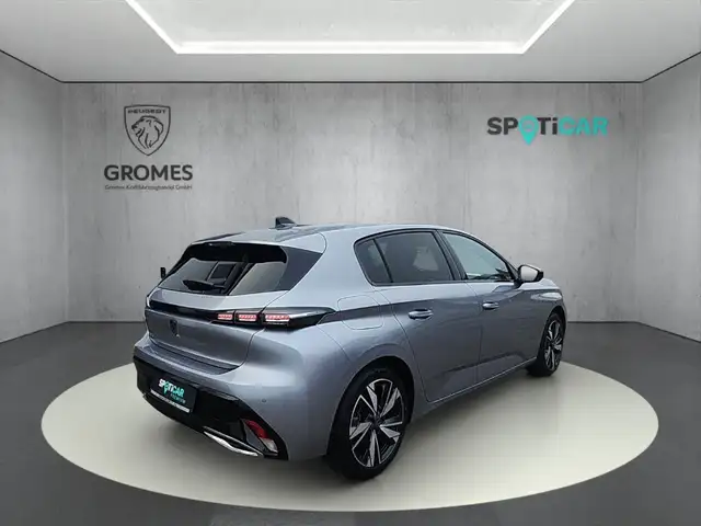 Peugeot 308 view 3