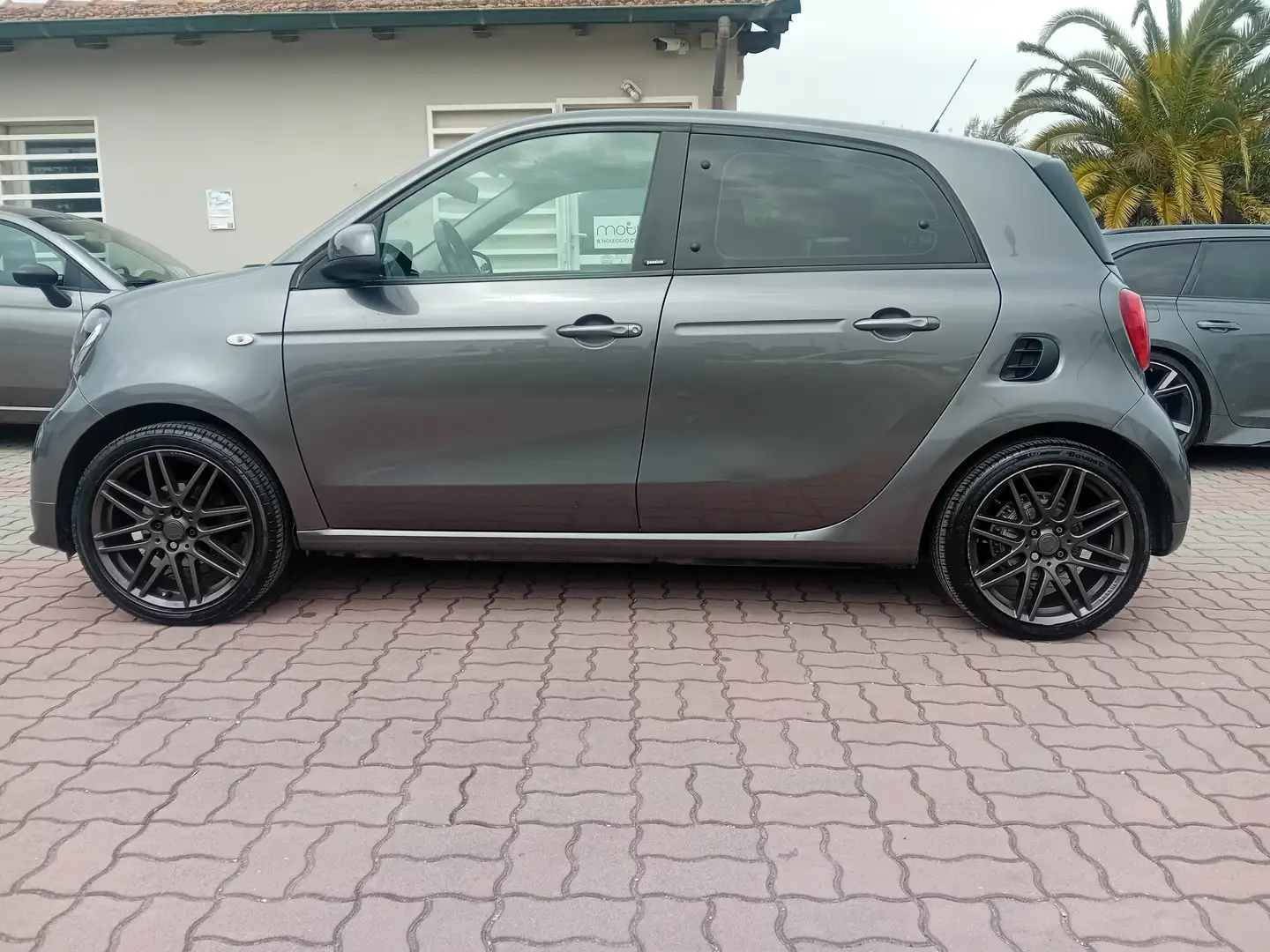 smart forFour Passion allestimento Brabus Grigio - 2