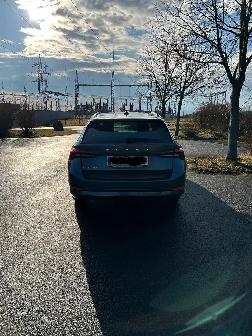 Skoda Octavia Combi 2,0 TDI Business DSG Grau - 2