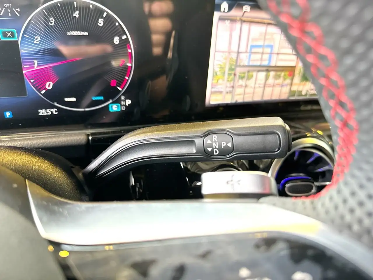 Mercedes-Benz GLA снимка Mercedes-Benz GLA