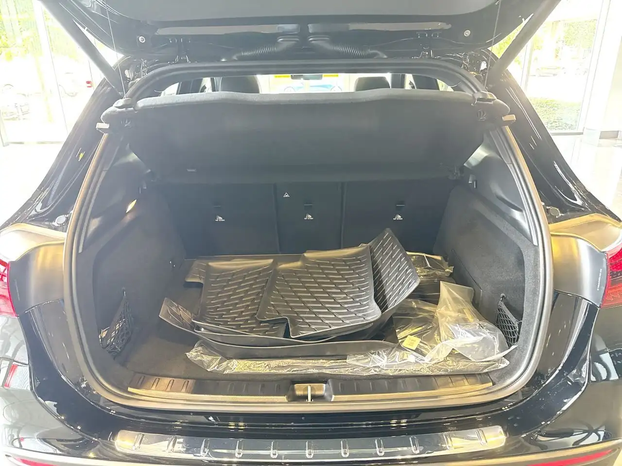 Mercedes-Benz GLA снимка Mercedes-Benz GLA