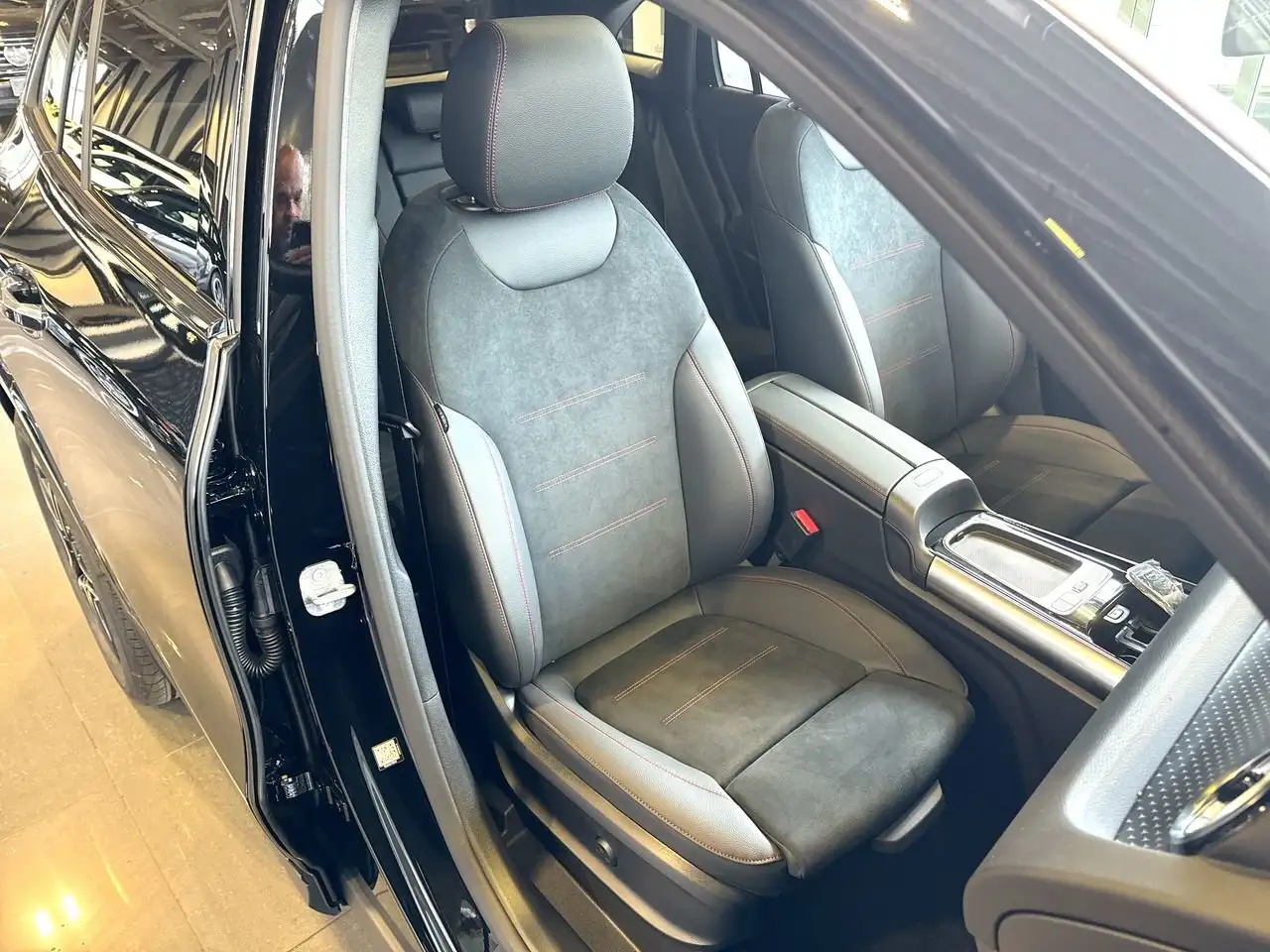 Mercedes-Benz GLA снимка Mercedes-Benz GLA