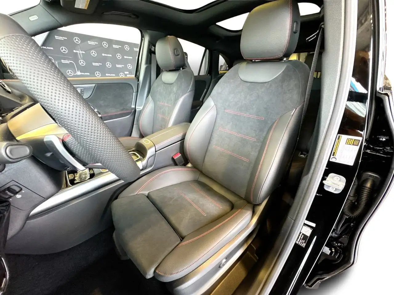 Mercedes-Benz GLA снимка Mercedes-Benz GLA