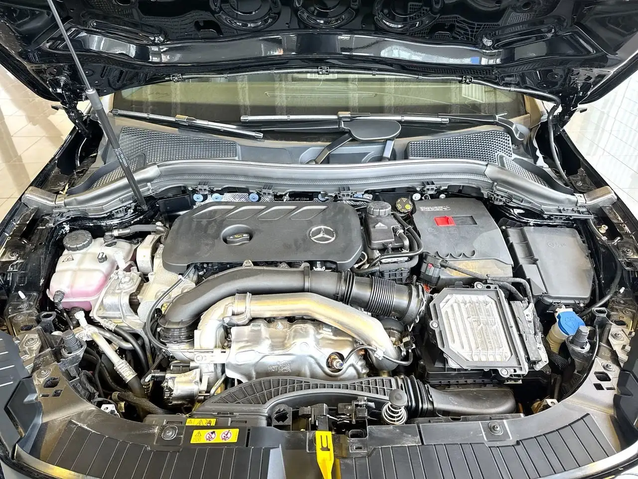 Mercedes-Benz GLA снимка Mercedes-Benz GLA