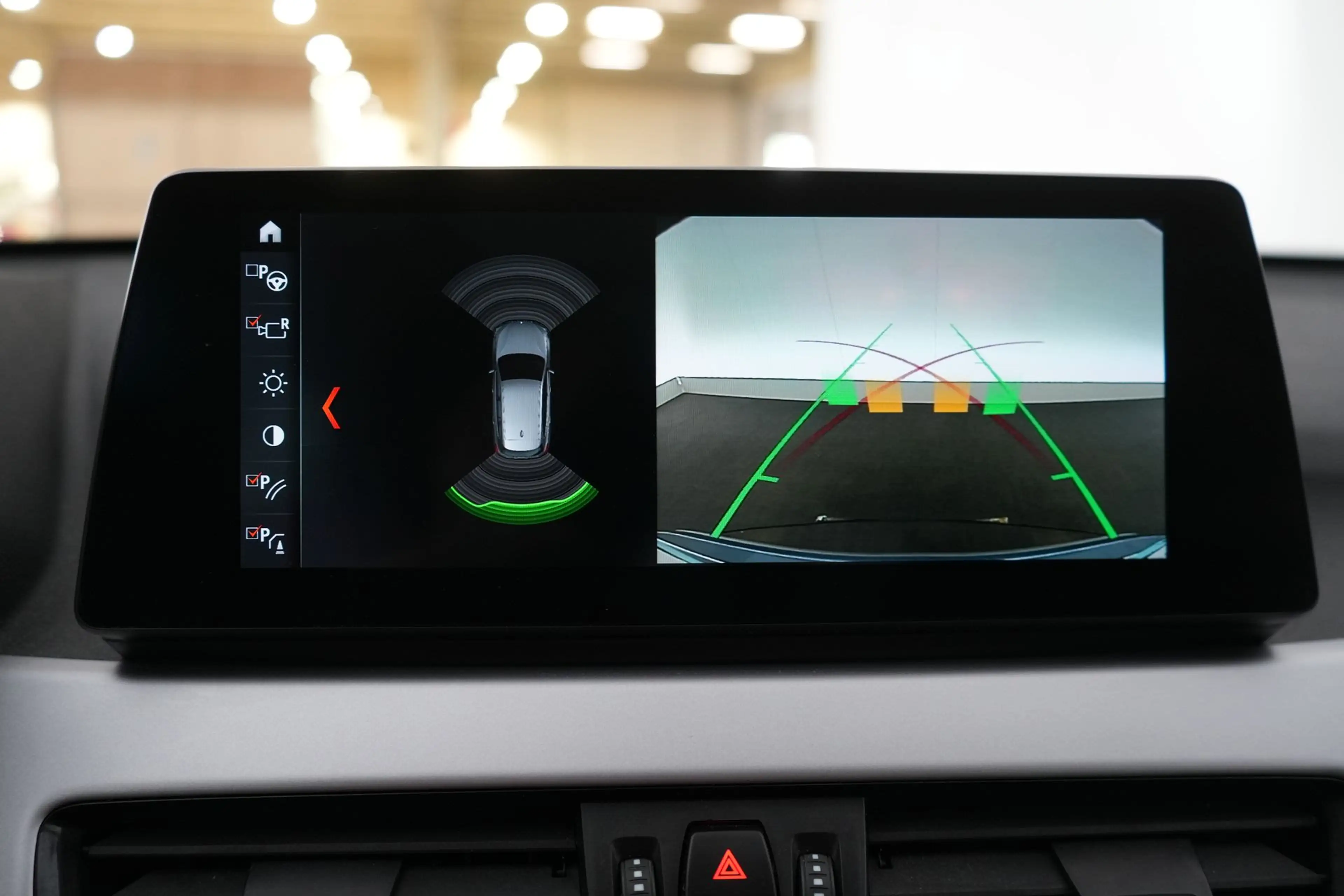 BMW X1 1.5 sDrive18iA Business+ GPS PDC CAM Pano Head-Up — photo 30