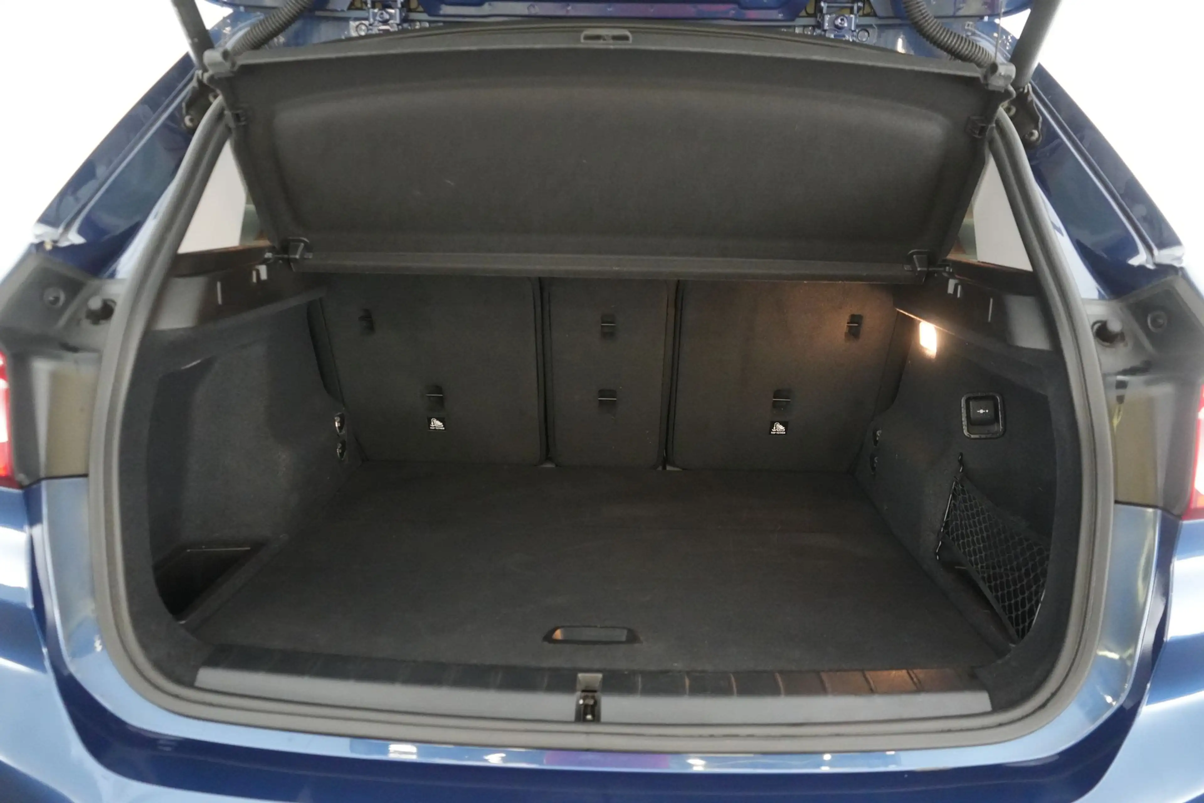 BMW X1 1.5 sDrive18iA Business+ GPS PDC CAM Pano Head-Up — photo 21