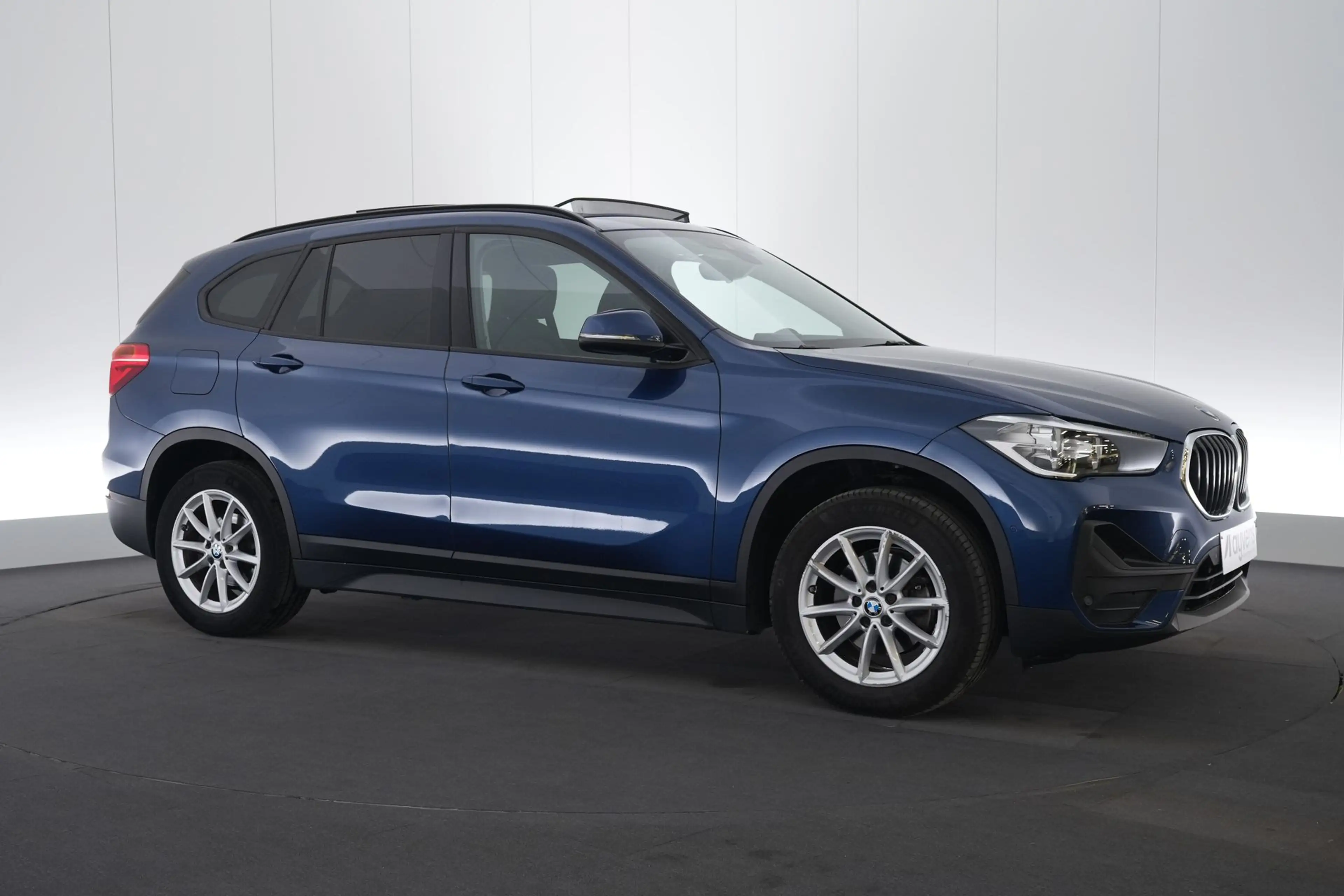 BMW X1 1.5 sDrive18iA Business+ GPS PDC CAM Pano Head-Up — photo 4