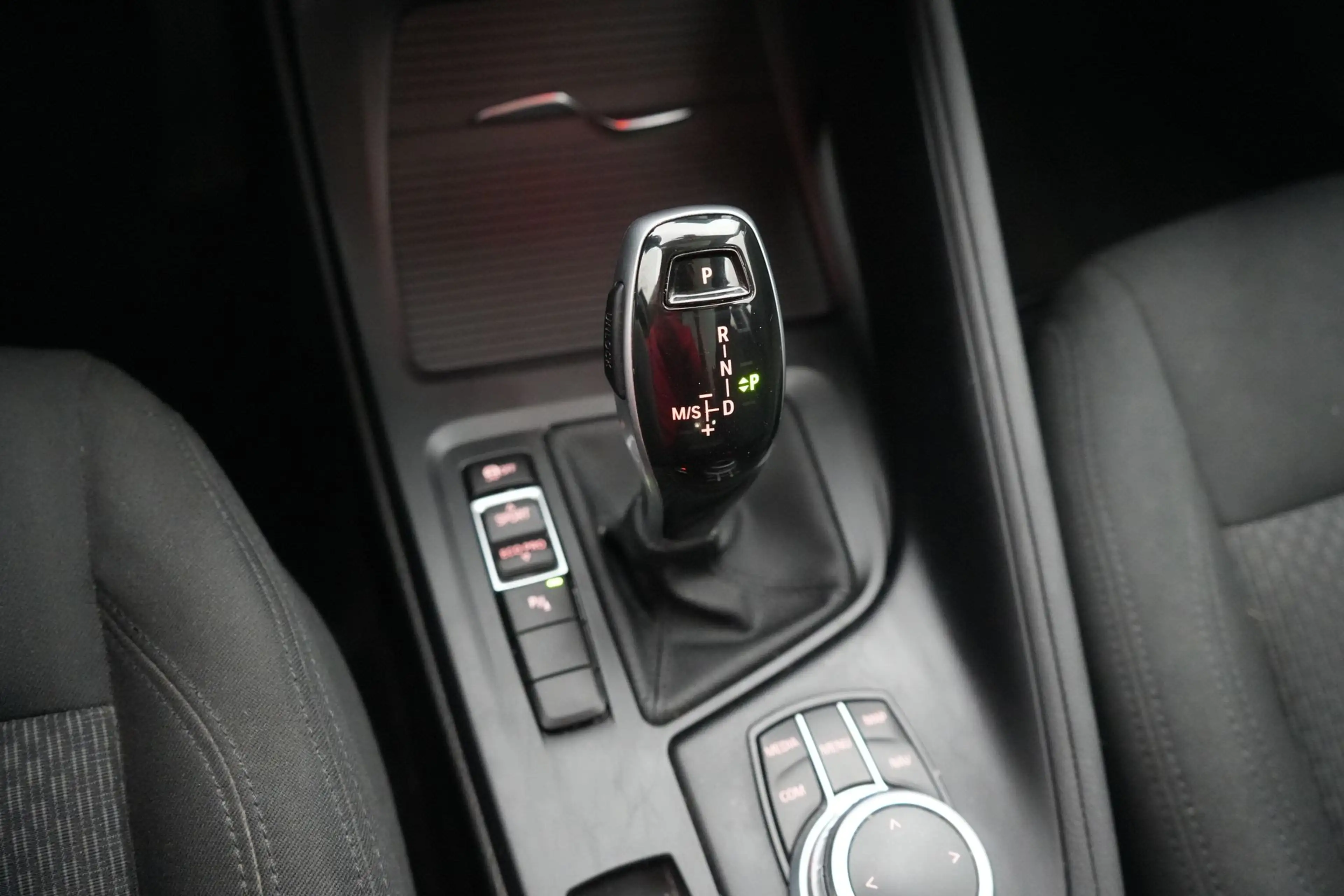 BMW X1 1.5 sDrive18iA Business+ GPS PDC CAM Pano Head-Up — photo 16