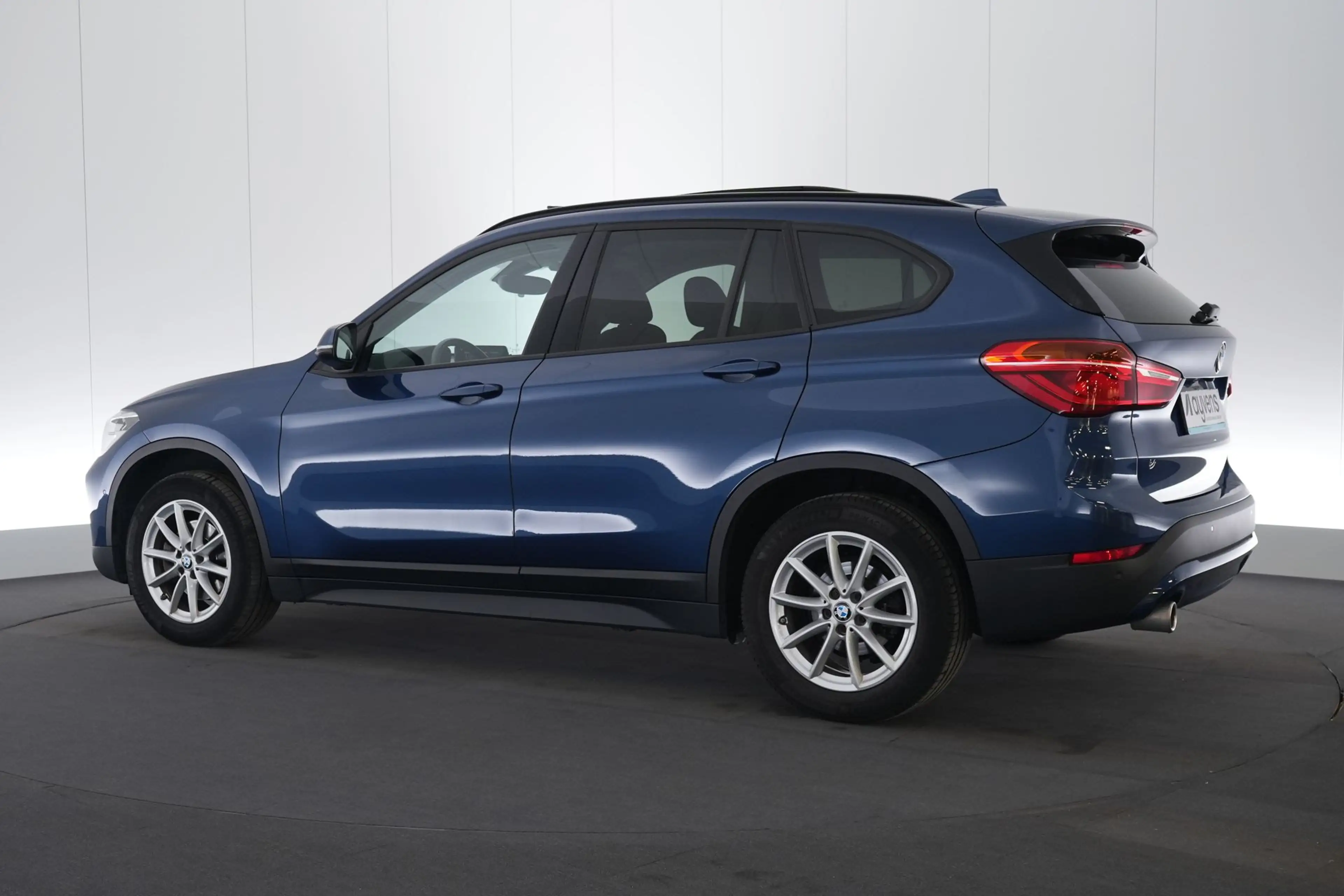 BMW X1 1.5 sDrive18iA Business+ GPS PDC CAM Pano Head-Up — photo 10