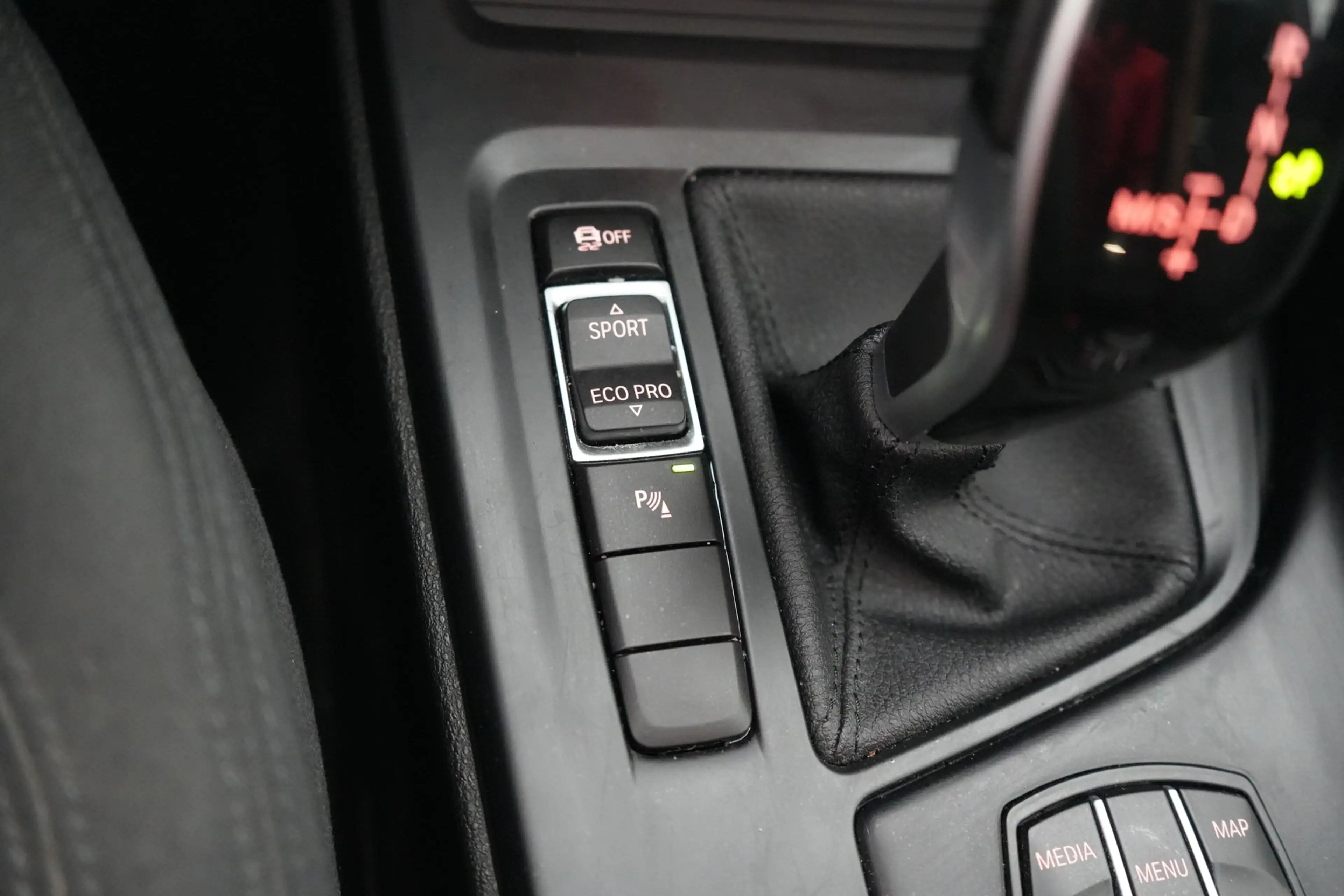 BMW X1 1.5 sDrive18iA Business+ GPS PDC CAM Pano Head-Up — photo 29