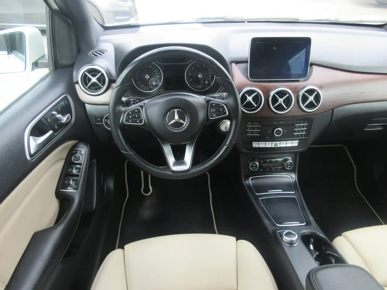 Mercedes-Benz B-Class photo Mercedes-Benz B-Class