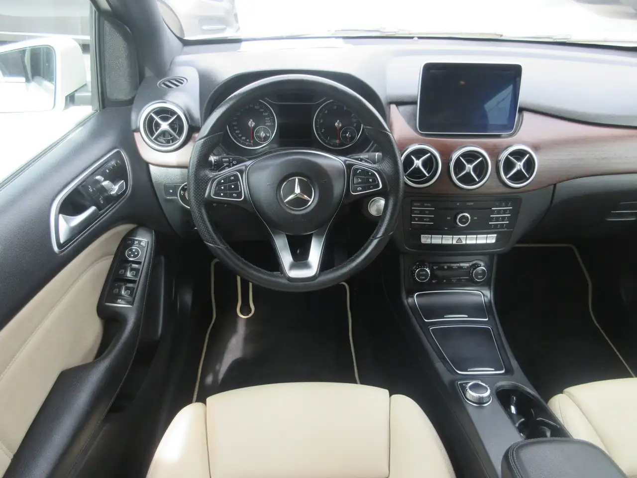 Mercedes-Benz B-Class photo Mercedes-Benz B-Class