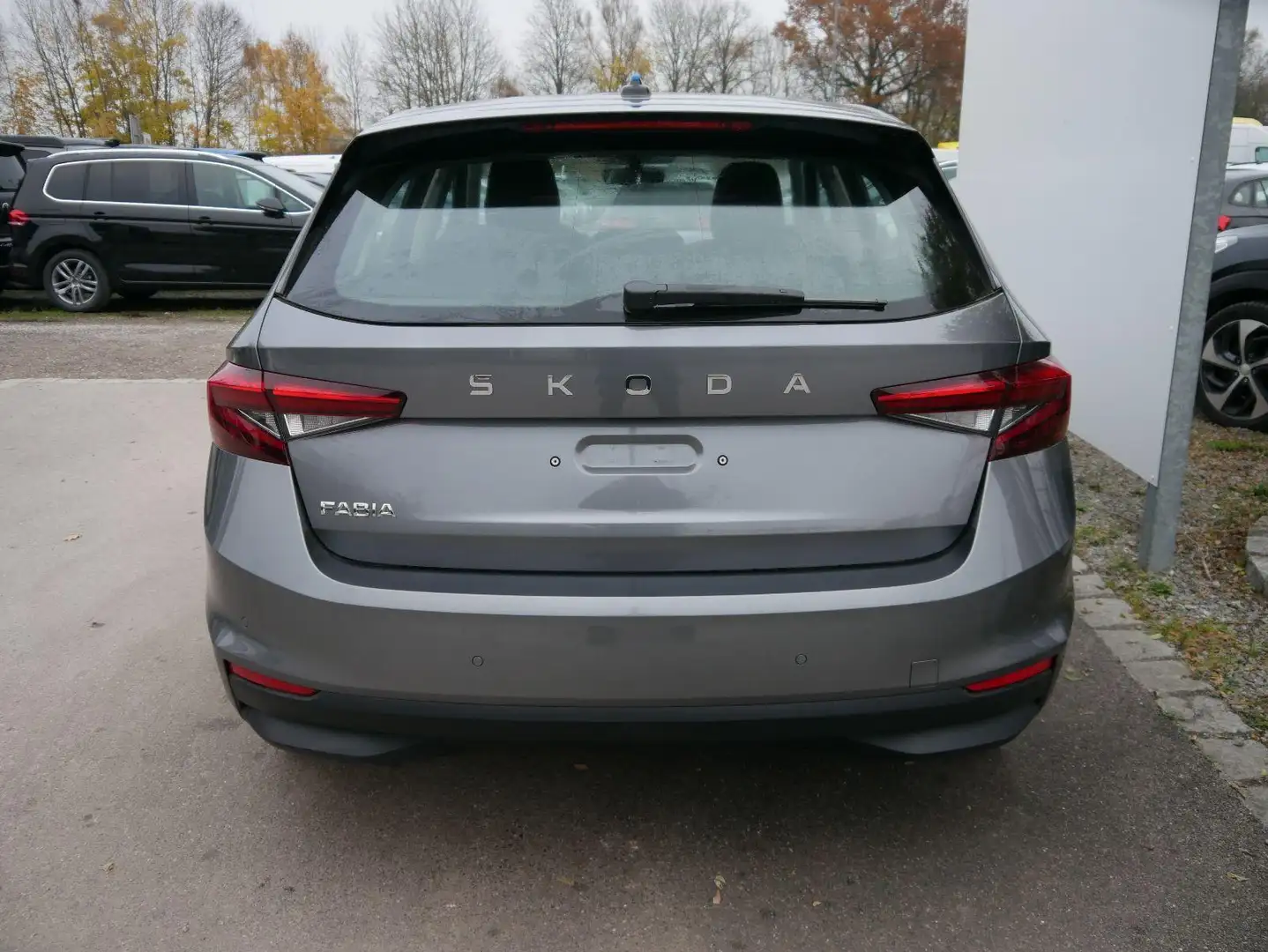 Skoda Fabia Selection 1.0 TSI DSG*NAVI-ÜBER-SMARTLINK*LED*P... Grau - 2