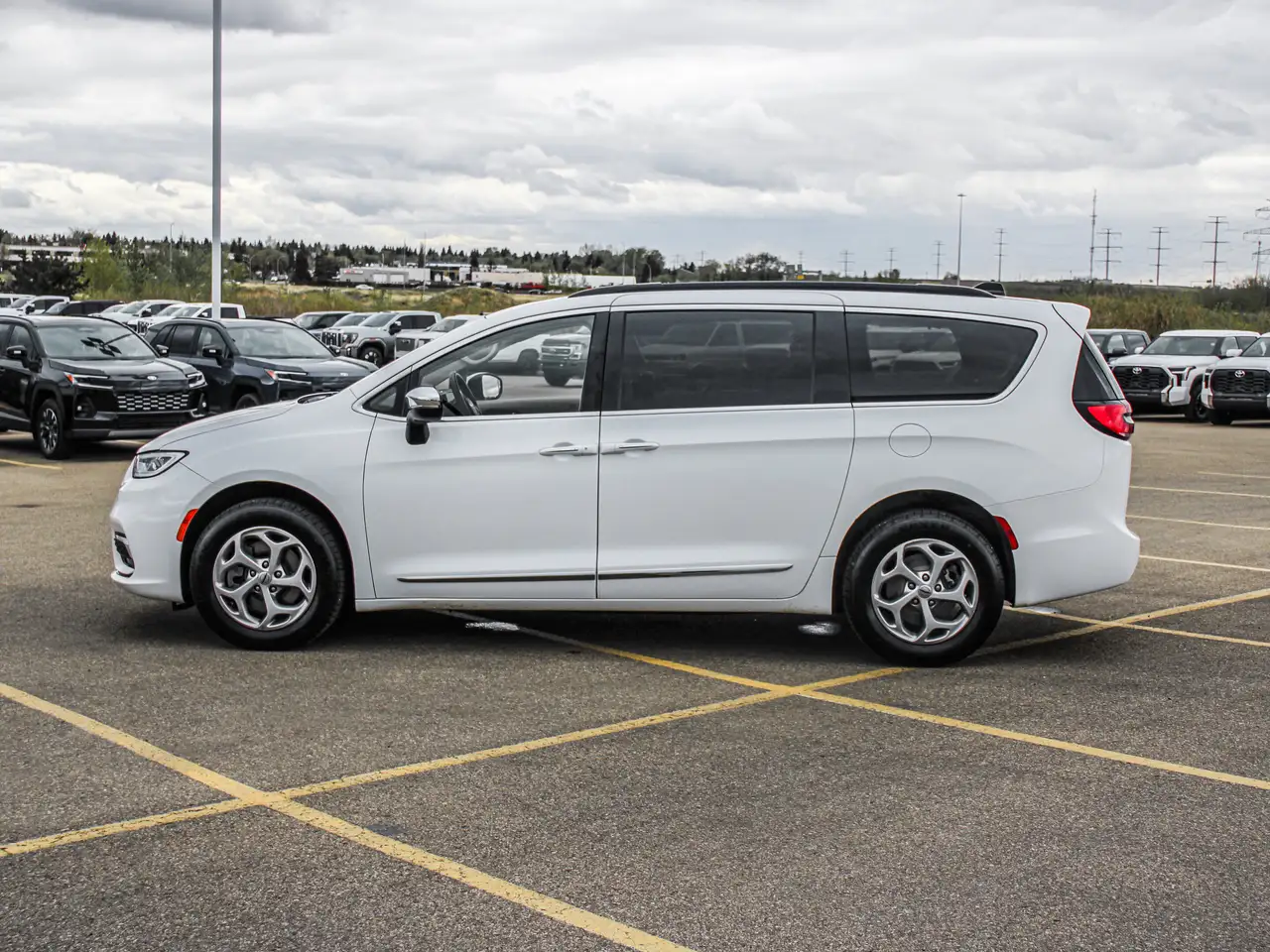 Chrysler Pacifica photo Chrysler Pacifica