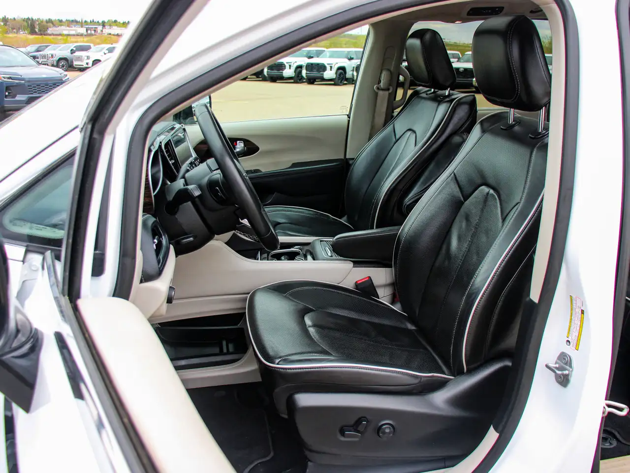 Chrysler Pacifica photo Chrysler Pacifica