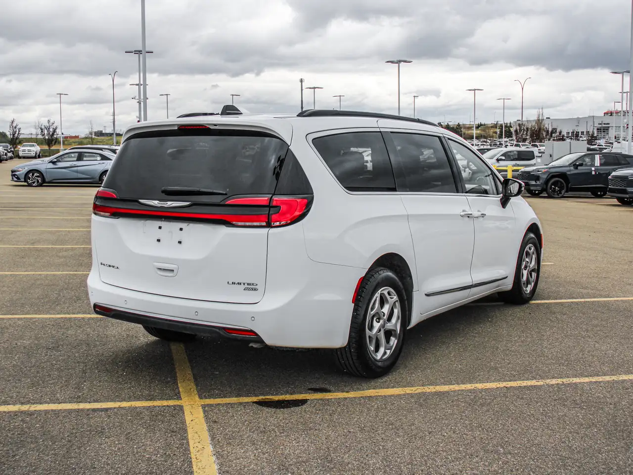Chrysler Pacifica photo Chrysler Pacifica
