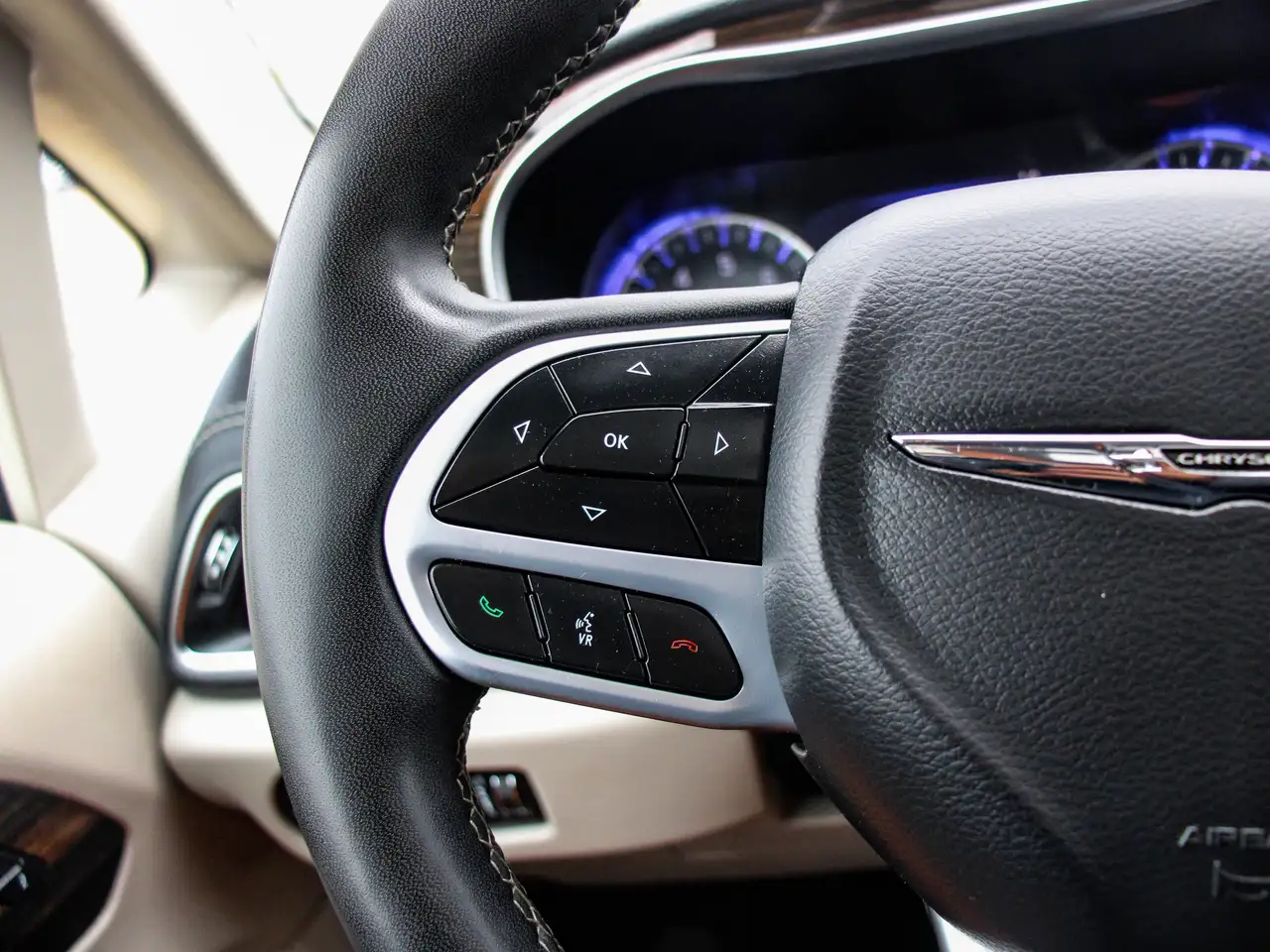 Chrysler Pacifica photo Chrysler Pacifica