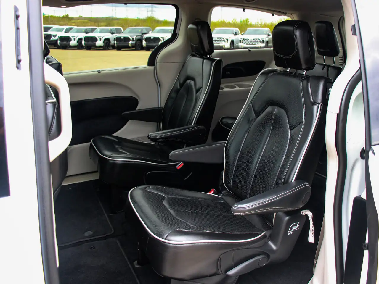 Chrysler Pacifica photo Chrysler Pacifica