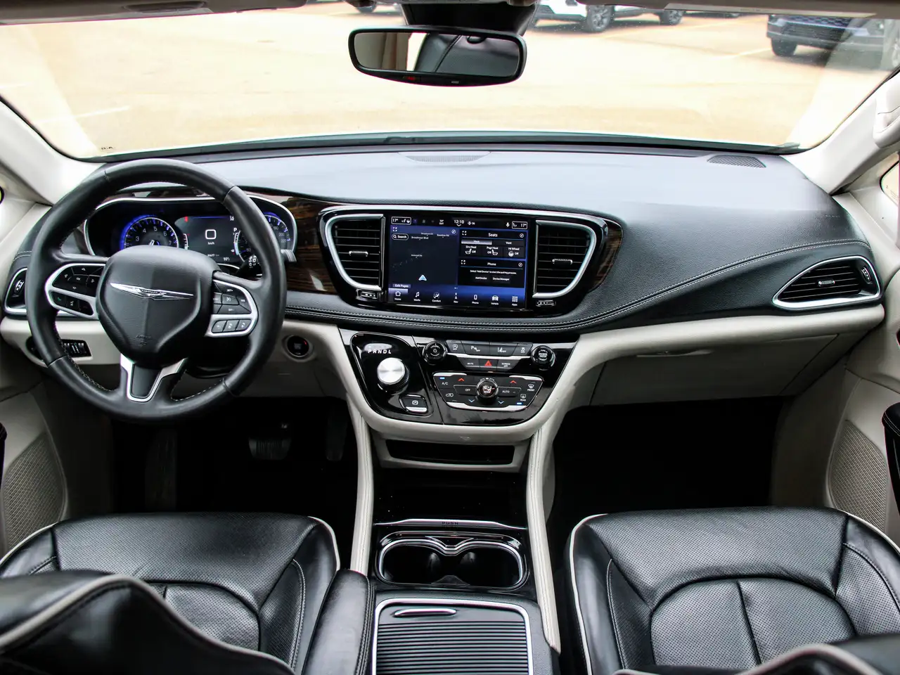Chrysler Pacifica photo Chrysler Pacifica
