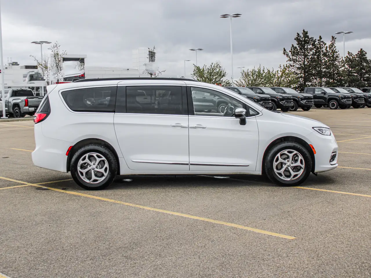 Chrysler Pacifica photo Chrysler Pacifica