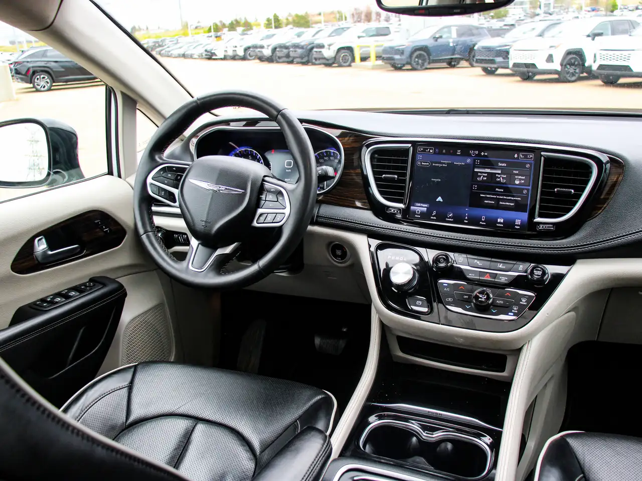 Chrysler Pacifica photo Chrysler Pacifica