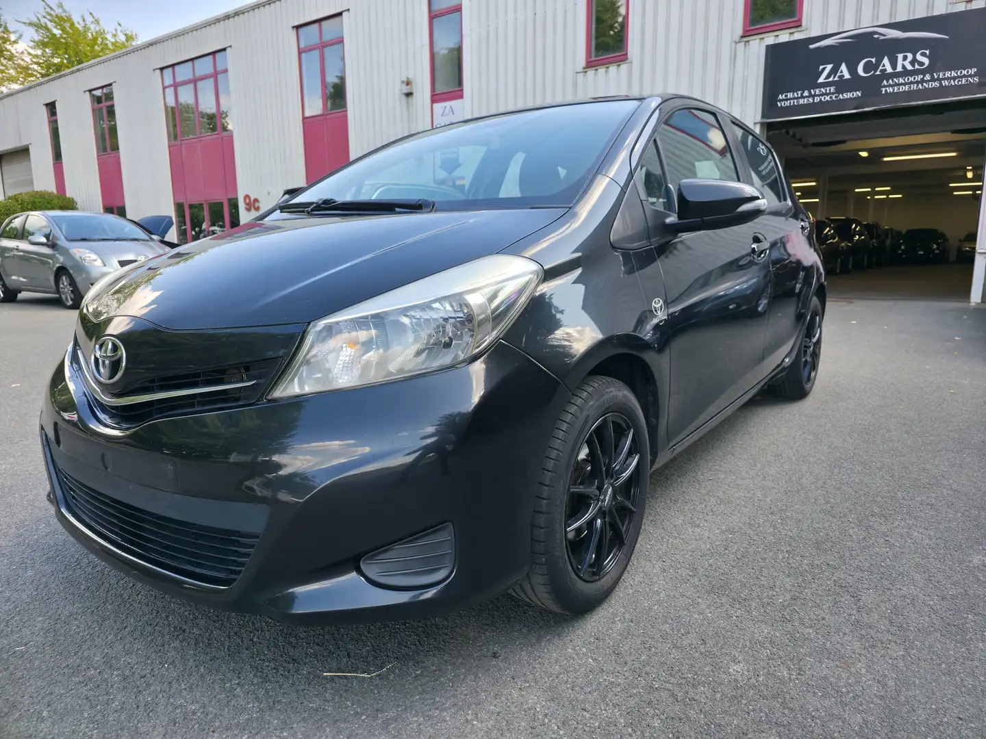 Toyota Yaris Yaris 1.0i VVT-i Comfort/UNIQUEMENT HORS EU Černá - 1