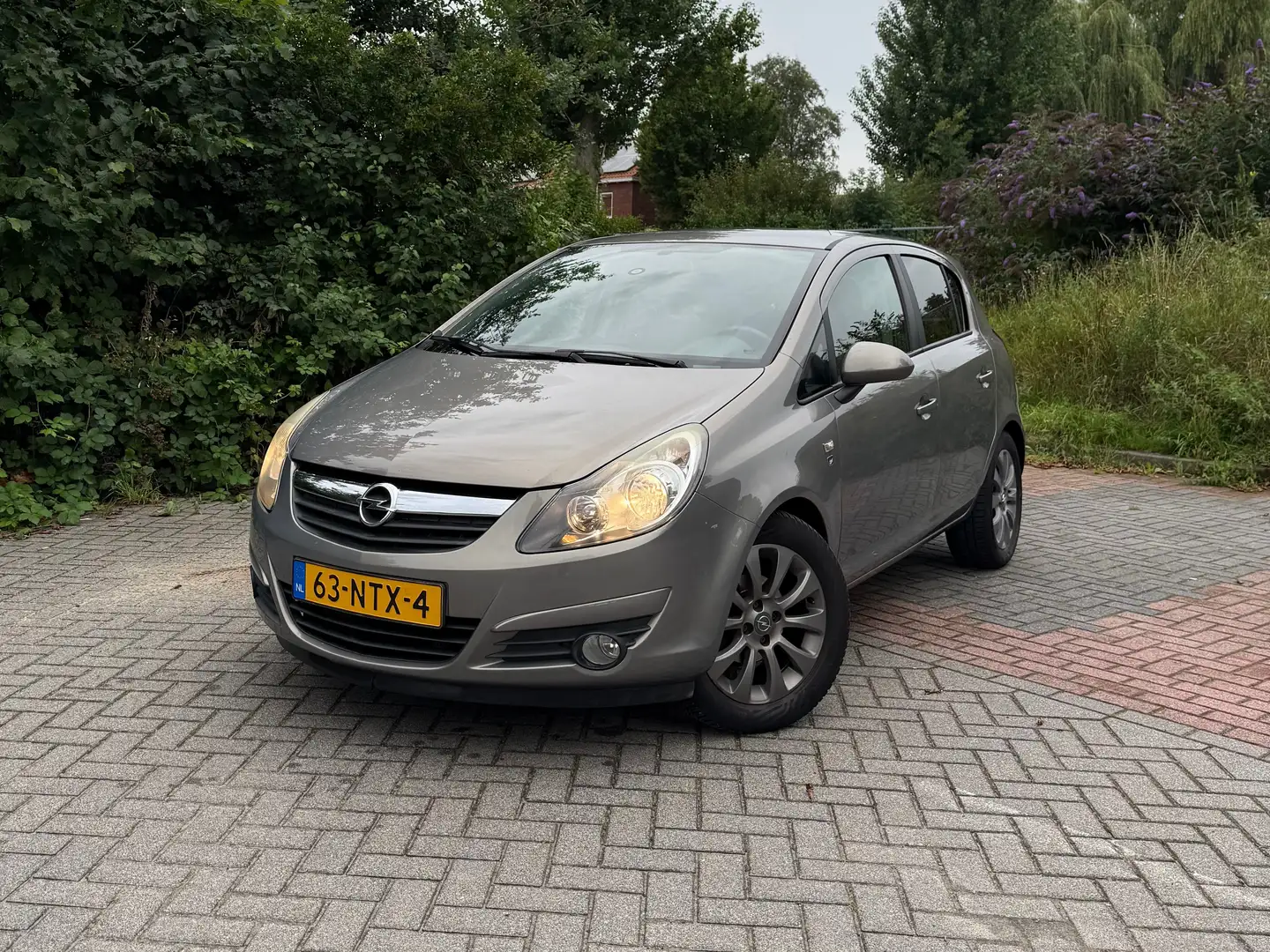 Opel Corsa Corsa 1.4-16V 111 Edition Brun - 1